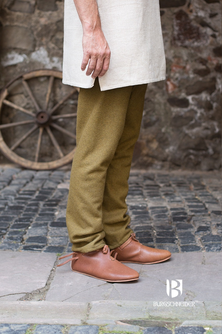 Wool Thorsberg Pants Fenris in Autumn Green, showcasing authentic early medieval design and high-quality wool felt fabric.