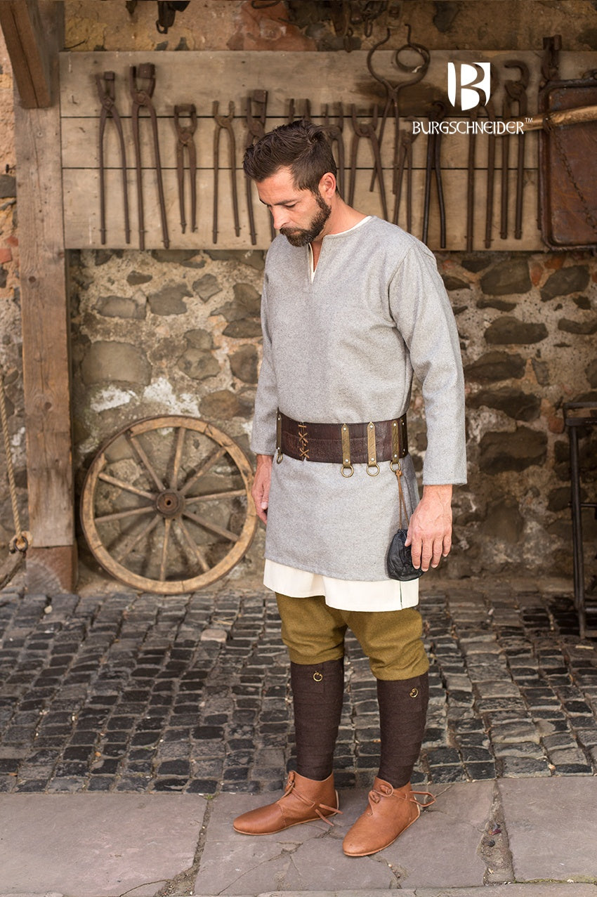 Wool Tunic Lodin in Grey featuring a straight cut, side slits, and round neckline, styled with a brooch.