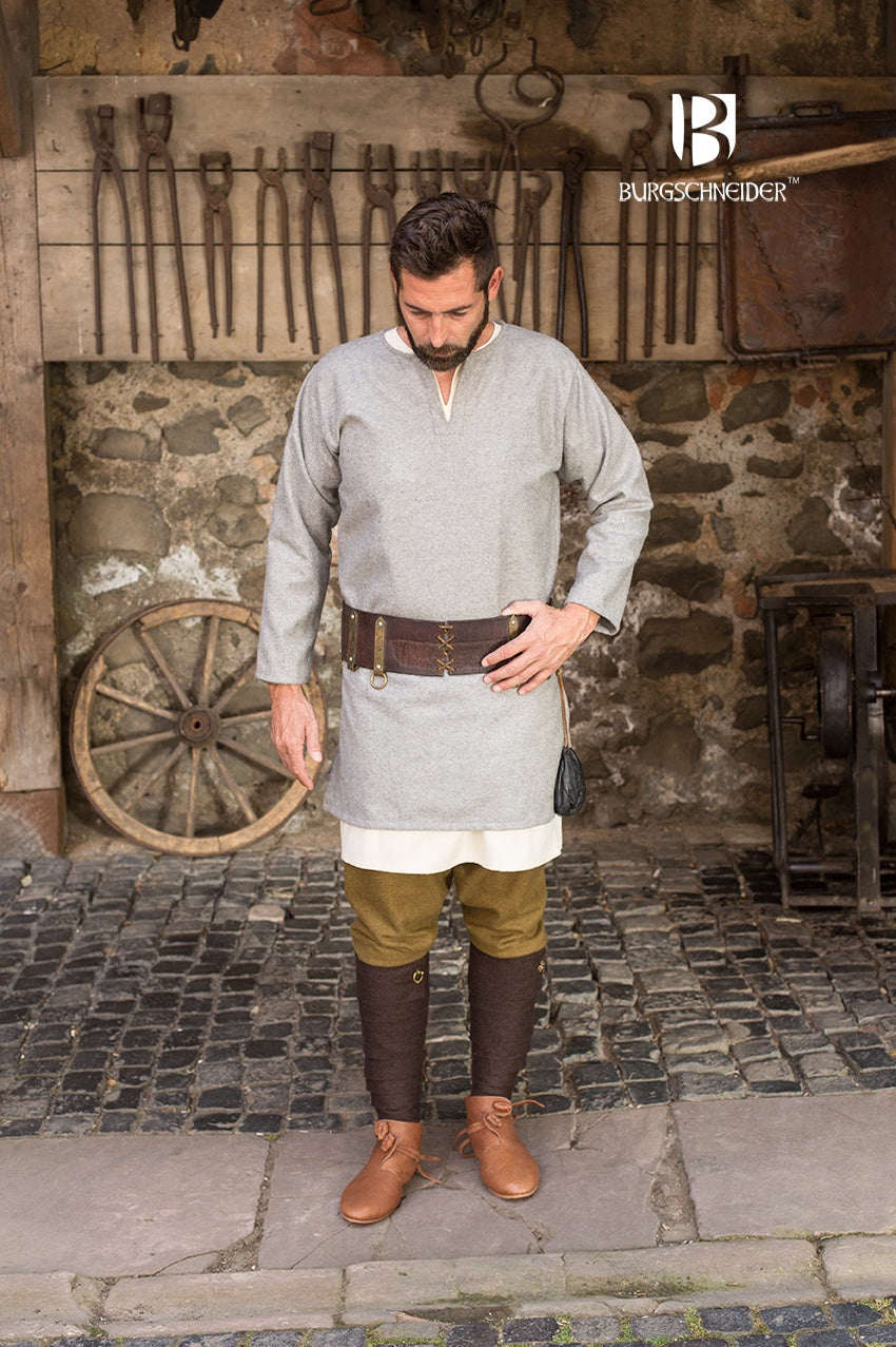 Wool Tunic Lodin in Grey featuring a straight cut, side slits, and round neckline, styled with a brooch.