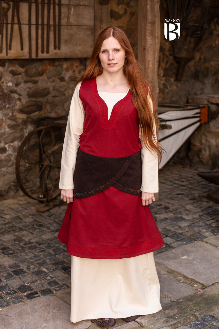 Wool Wrap Belt Ketra Brown featuring sturdy wool felt fabric and ornamental embroidery, elegantly styled on a mannequin.