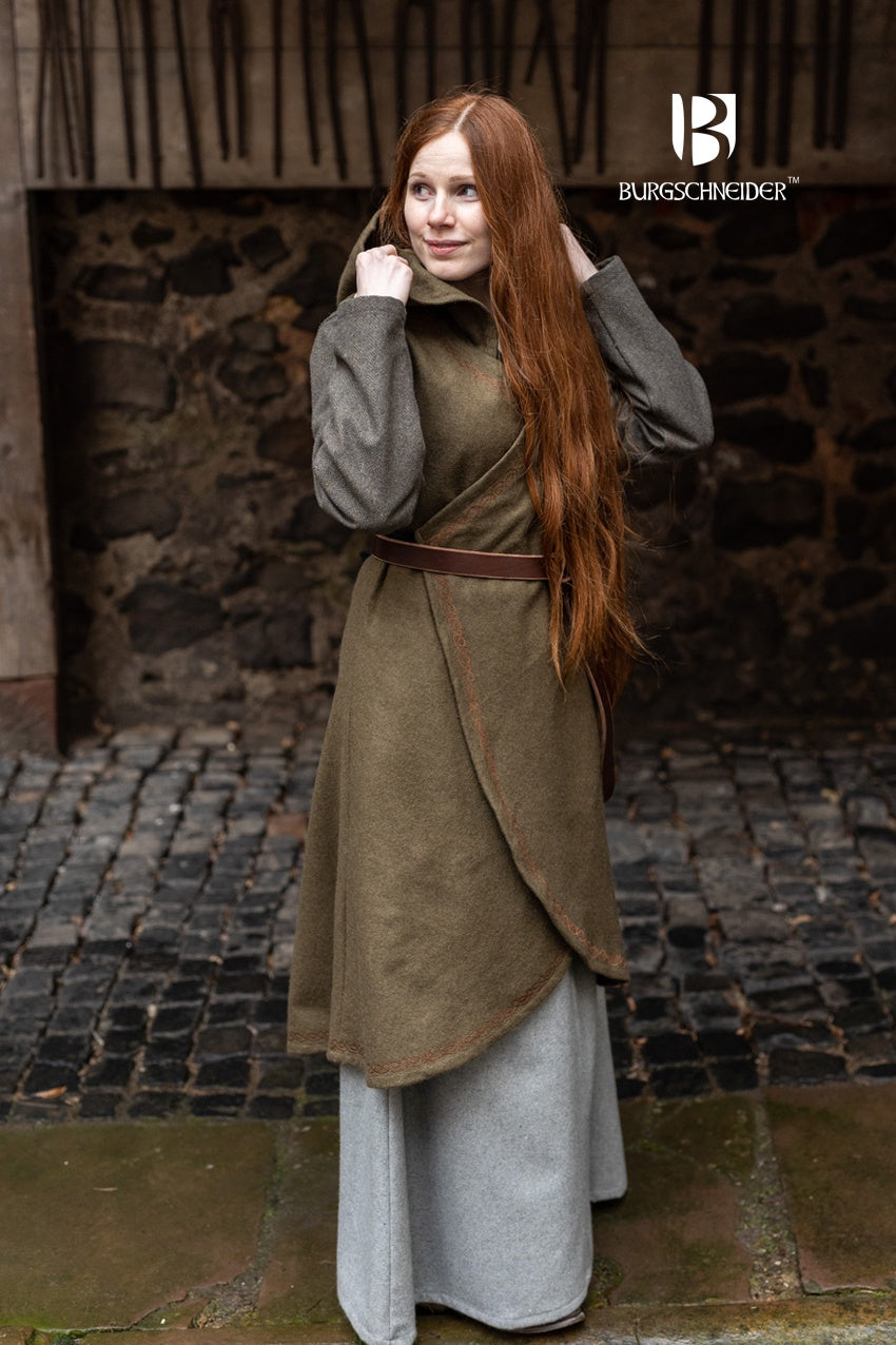 Wrap Dress Myrana in Autumn Green featuring a V-neckline, long hood, and ornamental embroidery, made from warm wool felt.