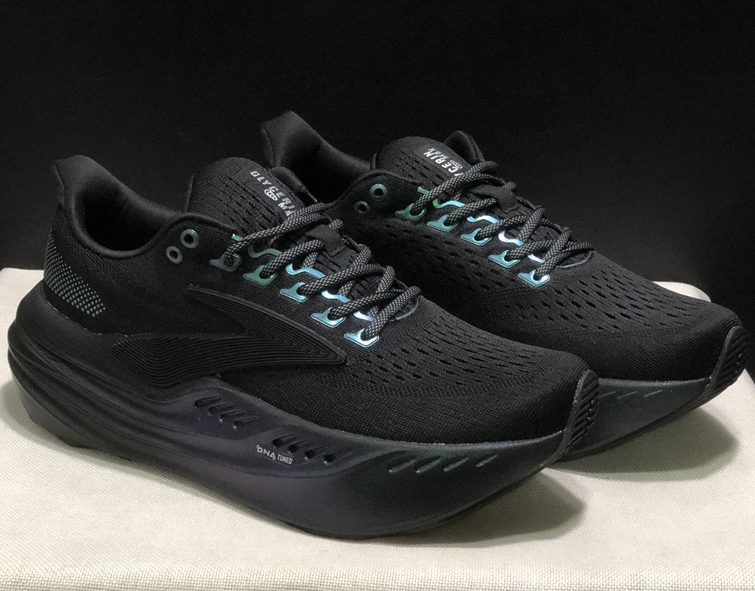 Glycerin Max Casual Sneakers for women, featuring cushioning and anti-slip sole, perfect for sports and casual wear.