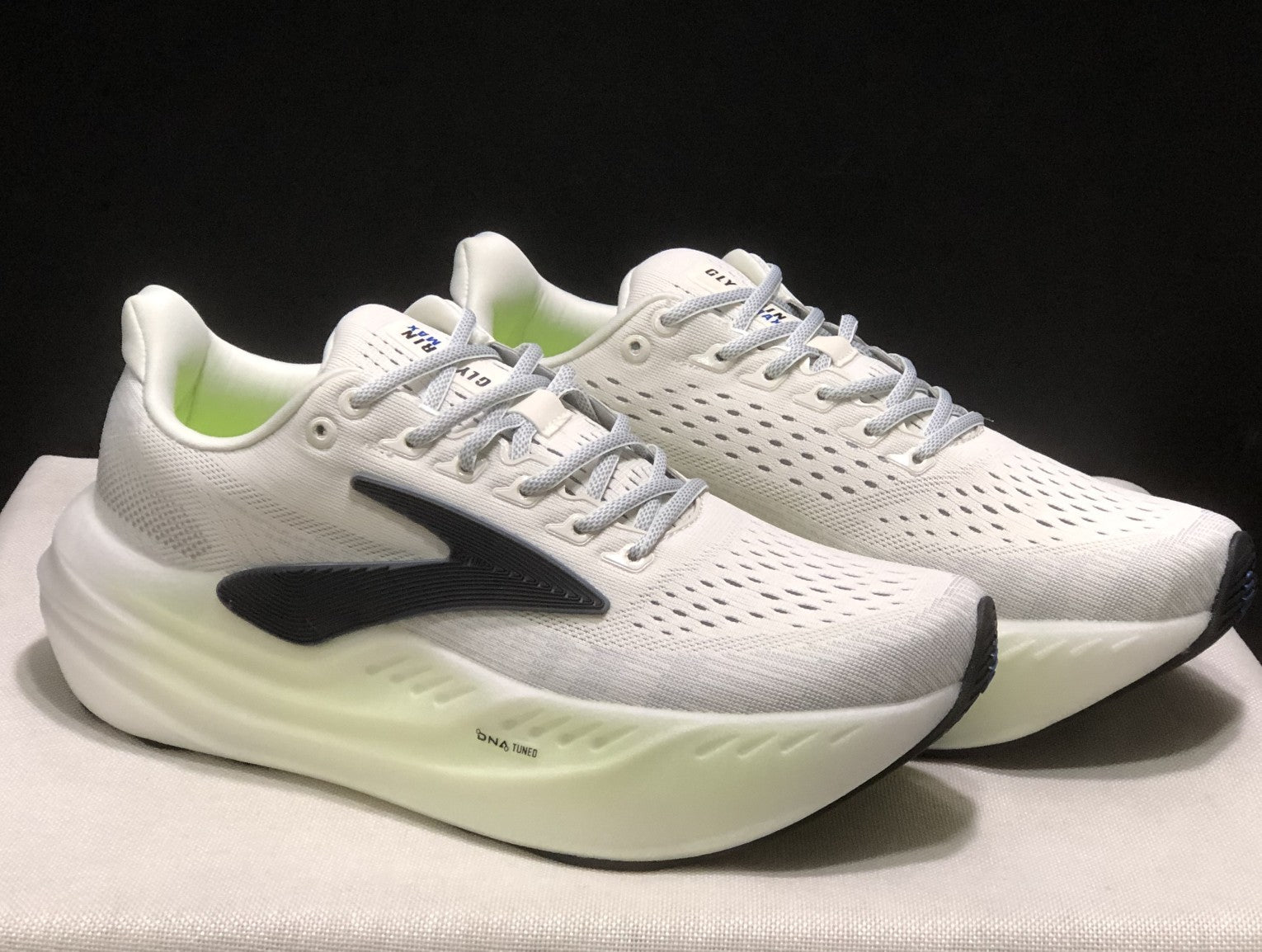 Glycerin Max Casual Sneakers for women, featuring cushioning and anti-slip sole, perfect for sports and casual wear.