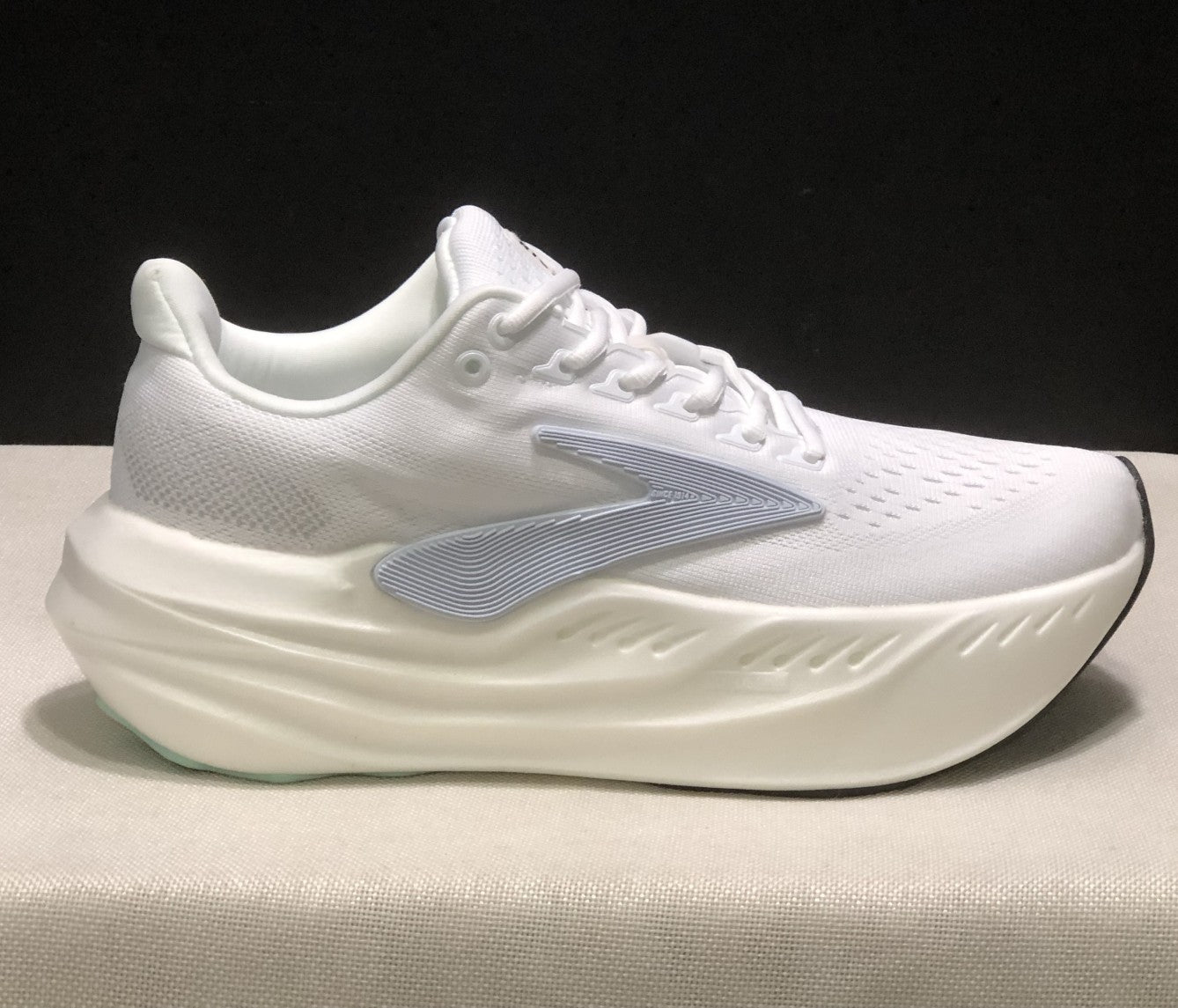 Glycerin Max Casual Sneakers for women, featuring cushioning and anti-slip sole, perfect for sports and casual wear.