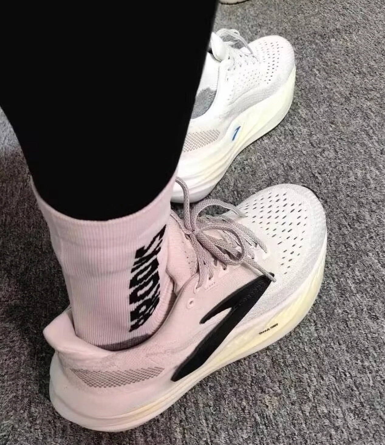 Glycerin Max Casual Sneakers for women, featuring cushioning and anti-slip sole, perfect for sports and casual wear.