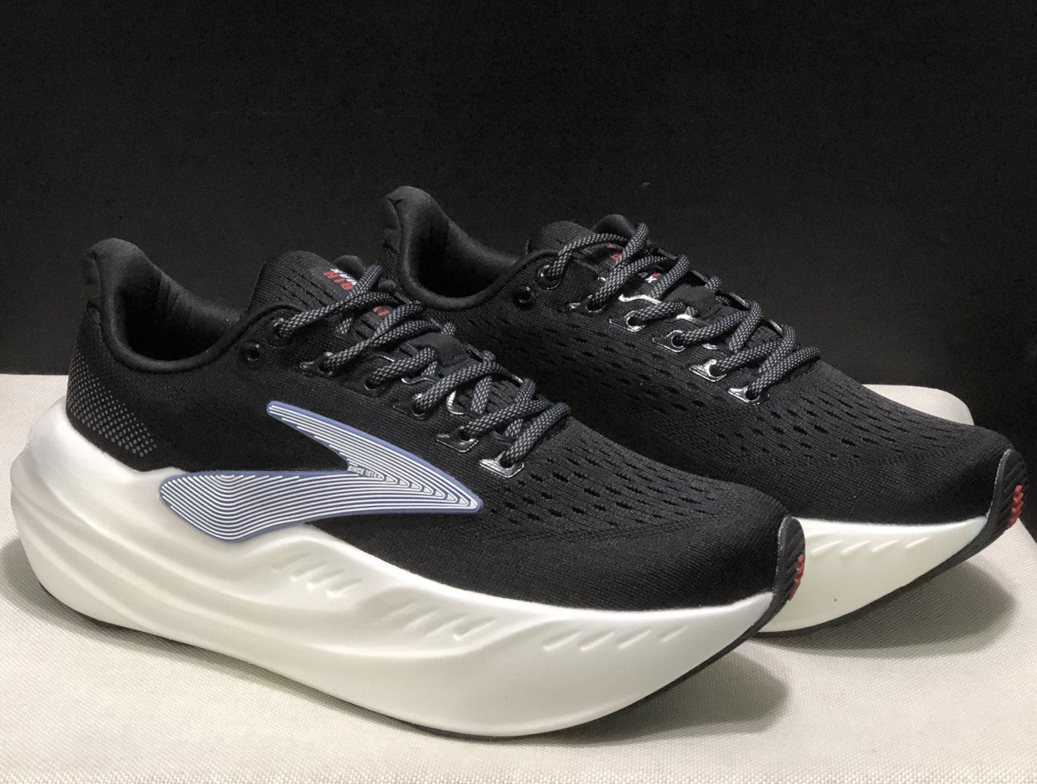 Glycerin Max Casual Sneakers for women, featuring cushioning and anti-slip sole, perfect for sports and casual wear.