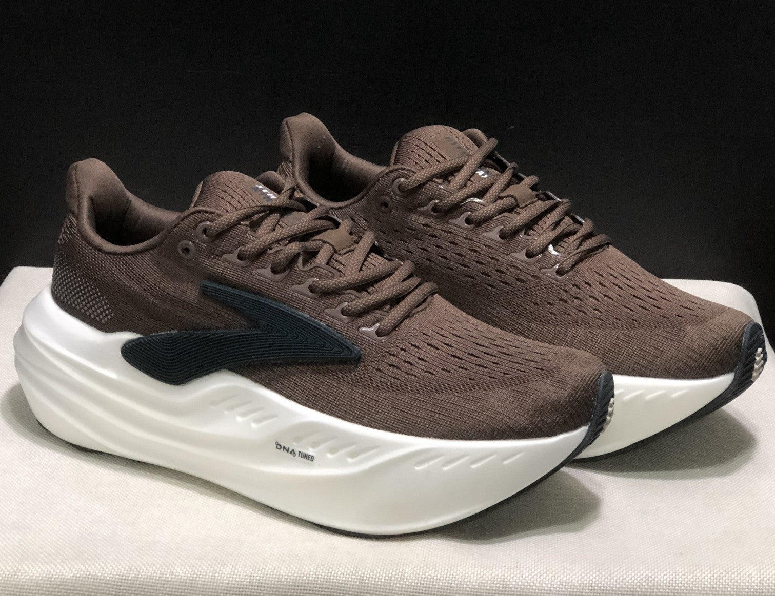 Glycerin Max Casual Sneakers for women, featuring cushioning and anti-slip sole, perfect for sports and casual wear.