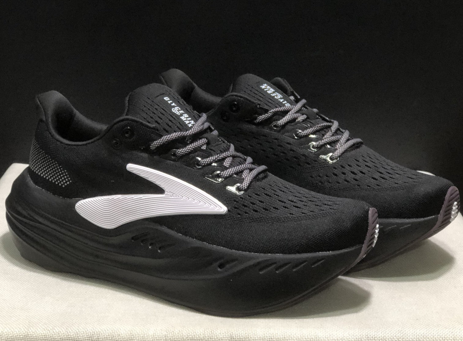 Glycerin Max Casual Sneakers for women, featuring cushioning and anti-slip sole, perfect for sports and casual wear.