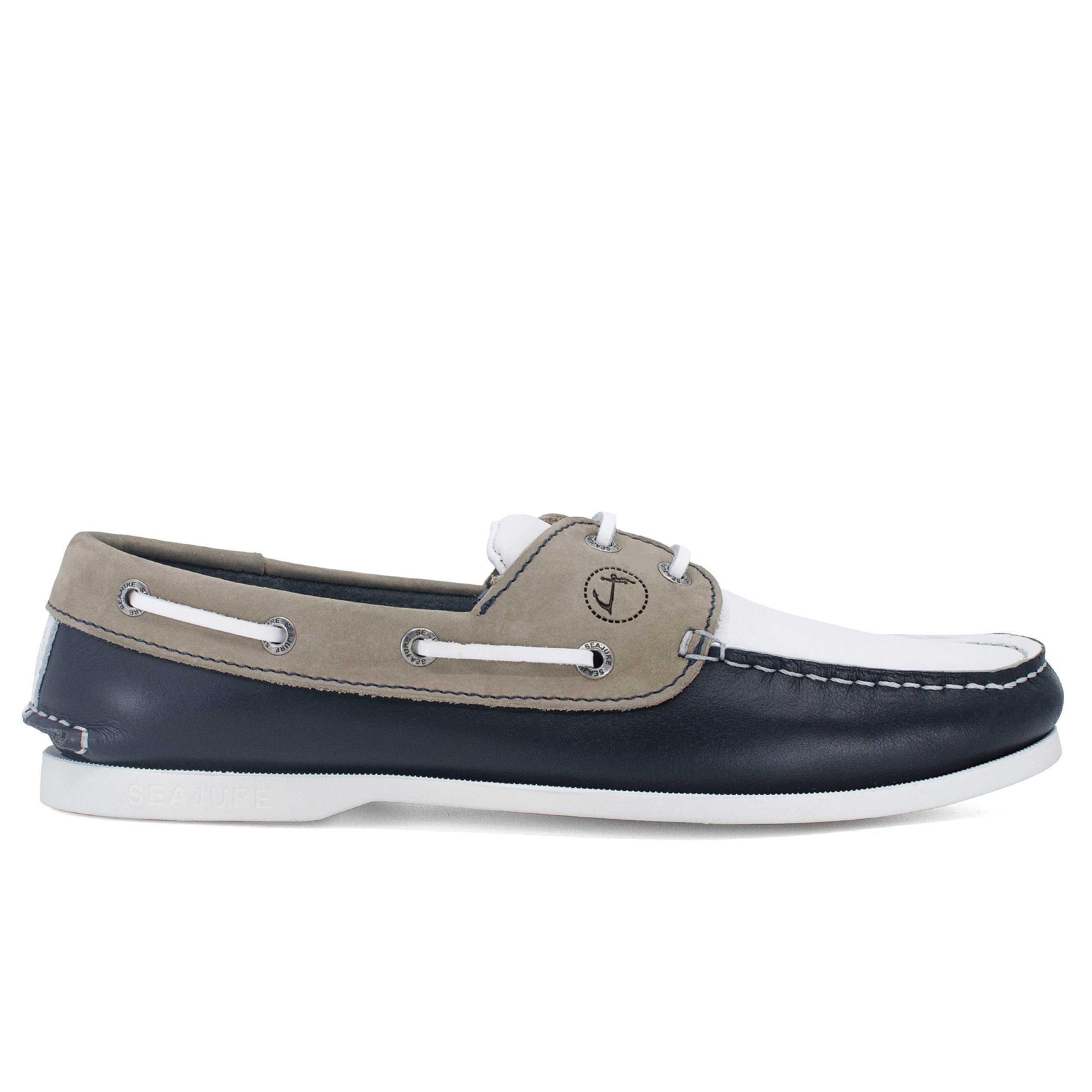 Men's Vendicari boat shoe in premium leather with natural rubber sole, showcasing elegant nautical design.
