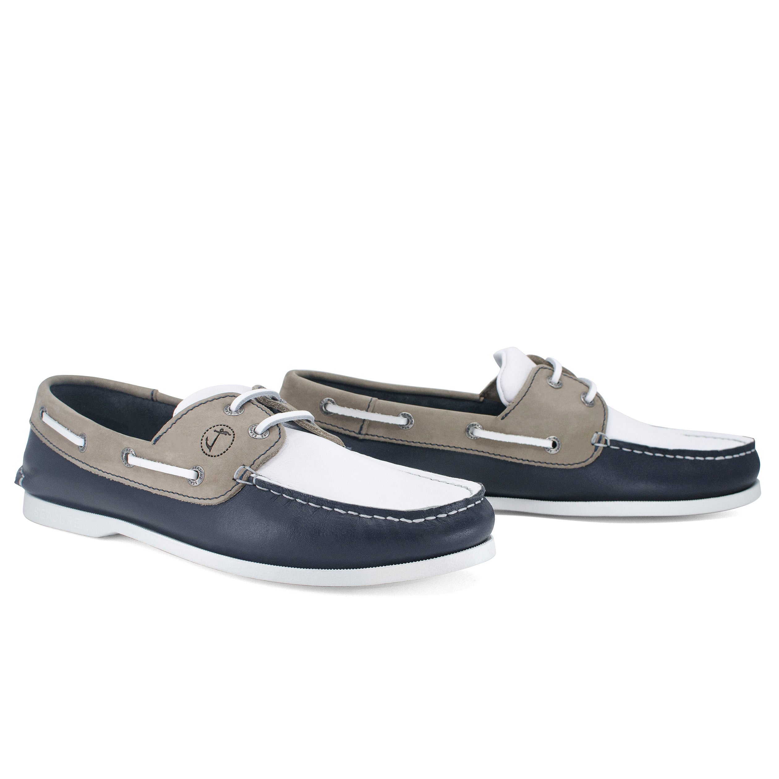 Men's Vendicari boat shoe in premium leather with natural rubber sole, showcasing elegant nautical design.