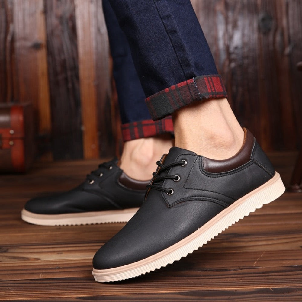 Men's Casual Flat Oxford Sneakers in sleek design, showcasing PU upper and flat rubber sole.