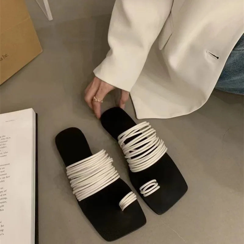 Zapatillas Elegant Casual Slippers in black, khaki, and beige, showcasing stylish design and comfortable fit for women.