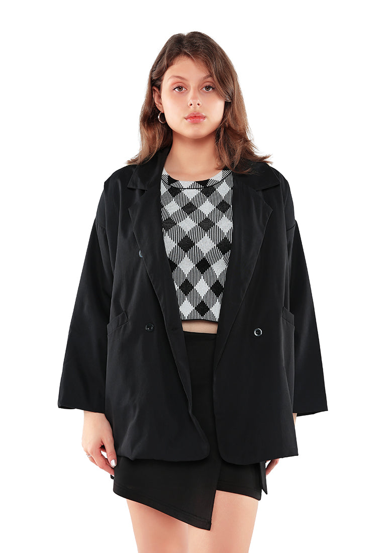 Casual oversized jacket in soft fall fabric with double-breasted design and two front pockets, perfect for spring wear.