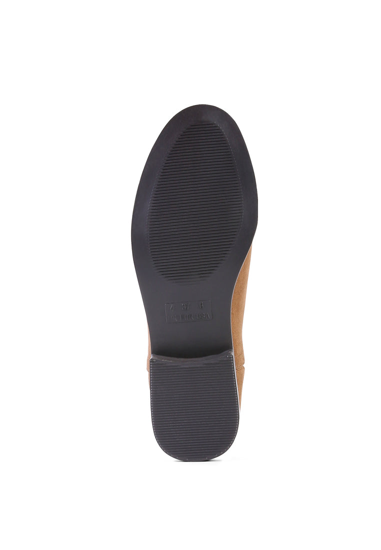 Fari Chelsea Boots in faux leather with low block heel and elasticated gussets, perfect for winter fashion.