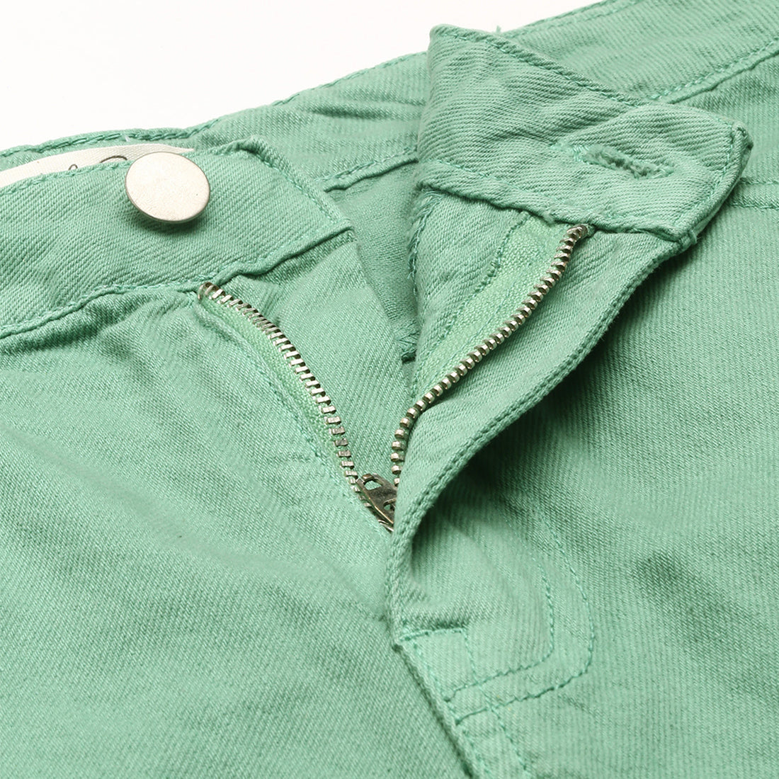 Green Basic Upturn Hem Shorts featuring a stylish turned up hem and multiple pockets, perfect for summer wear.