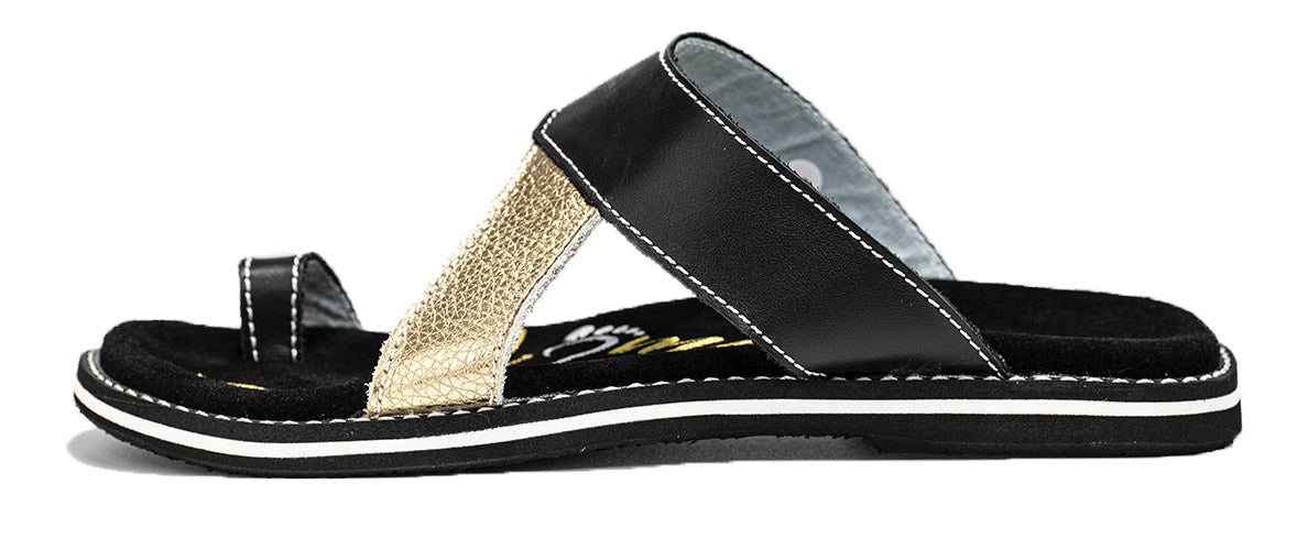 Isla summer shoes made of leather with anatomical insoles, showcasing a stylish design suitable for warm weather.