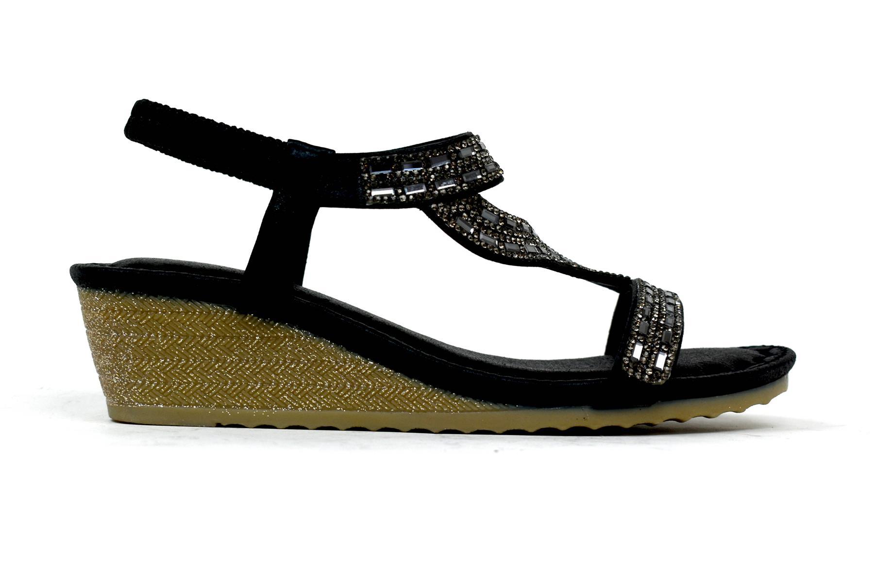 LSA-8026 002 product showcasing its modern design and versatile functionality in a stylish setting.