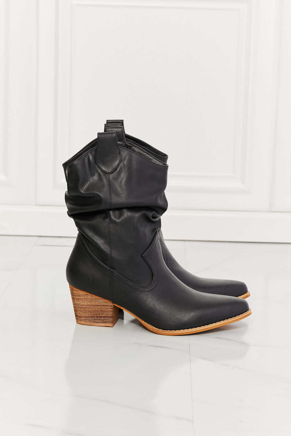 MMShoes Better in Texas Scrunch Cowboy Boots in Black featuring a stylish scrunch design and low block heels.
