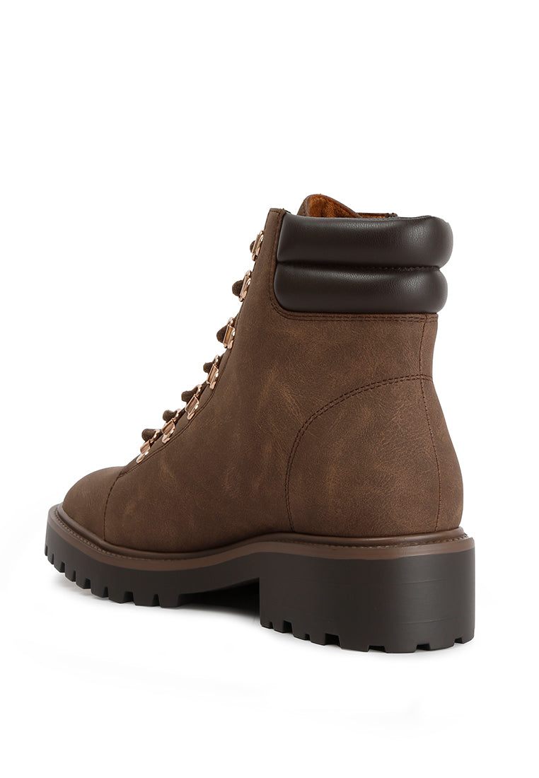 Shirly Quilt Collared Ankle Boots in beige with dark brown rim and metallic eyelets, showcasing a stylish design.