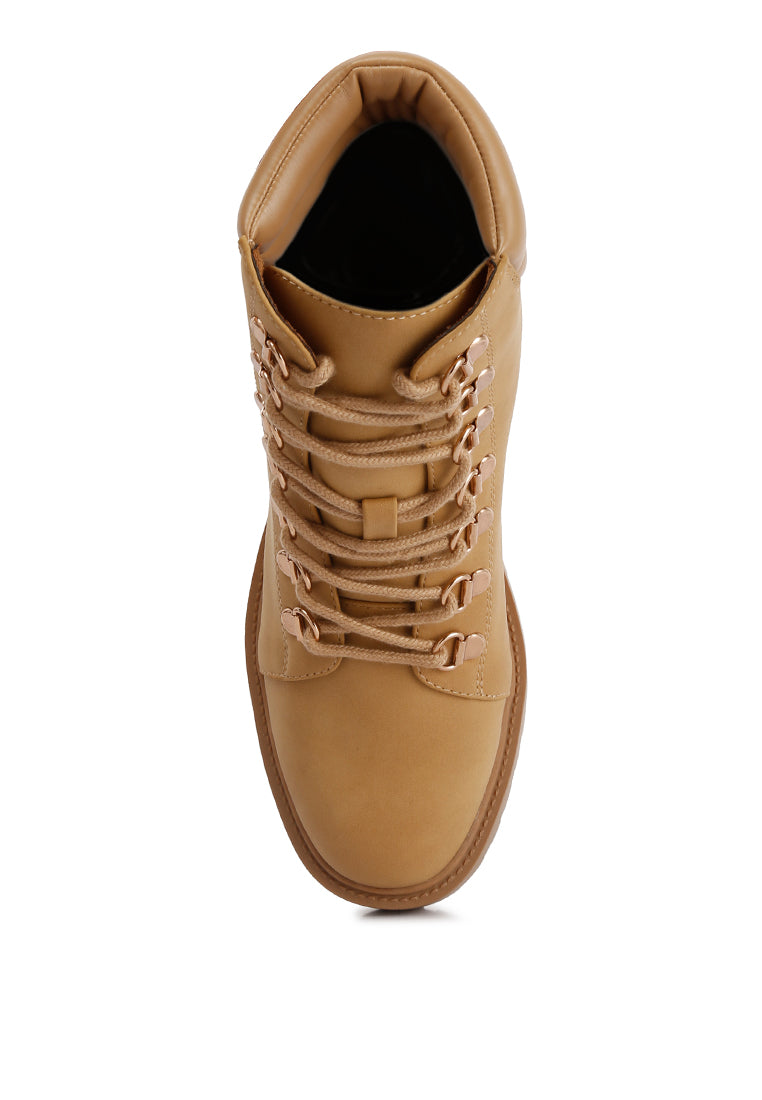 Shirly Quilt Collared Ankle Boots in beige with dark brown rim and metallic eyelets, showcasing a stylish design.