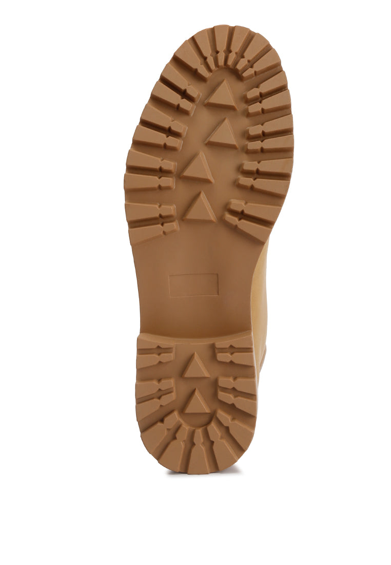 Shirly Quilt Collared Ankle Boots in beige with dark brown rim and metallic eyelets, showcasing a stylish design.