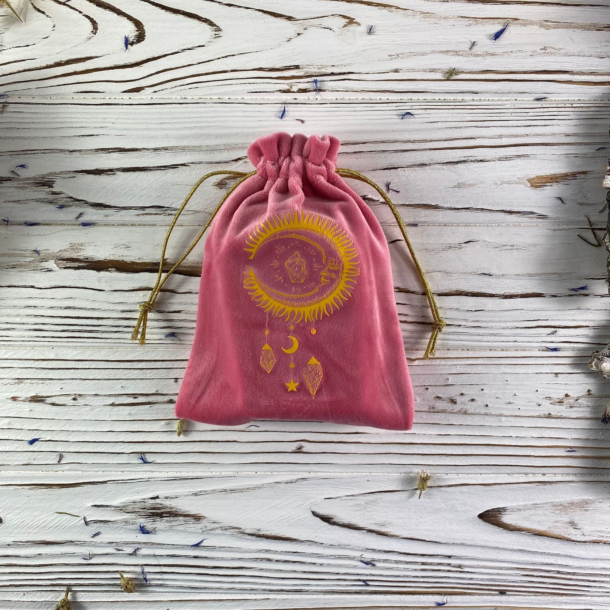 A soft pink velvet bag designed for tarot cards, featuring a durable construction and elegant appearance, perfect for tarot enthusiasts.