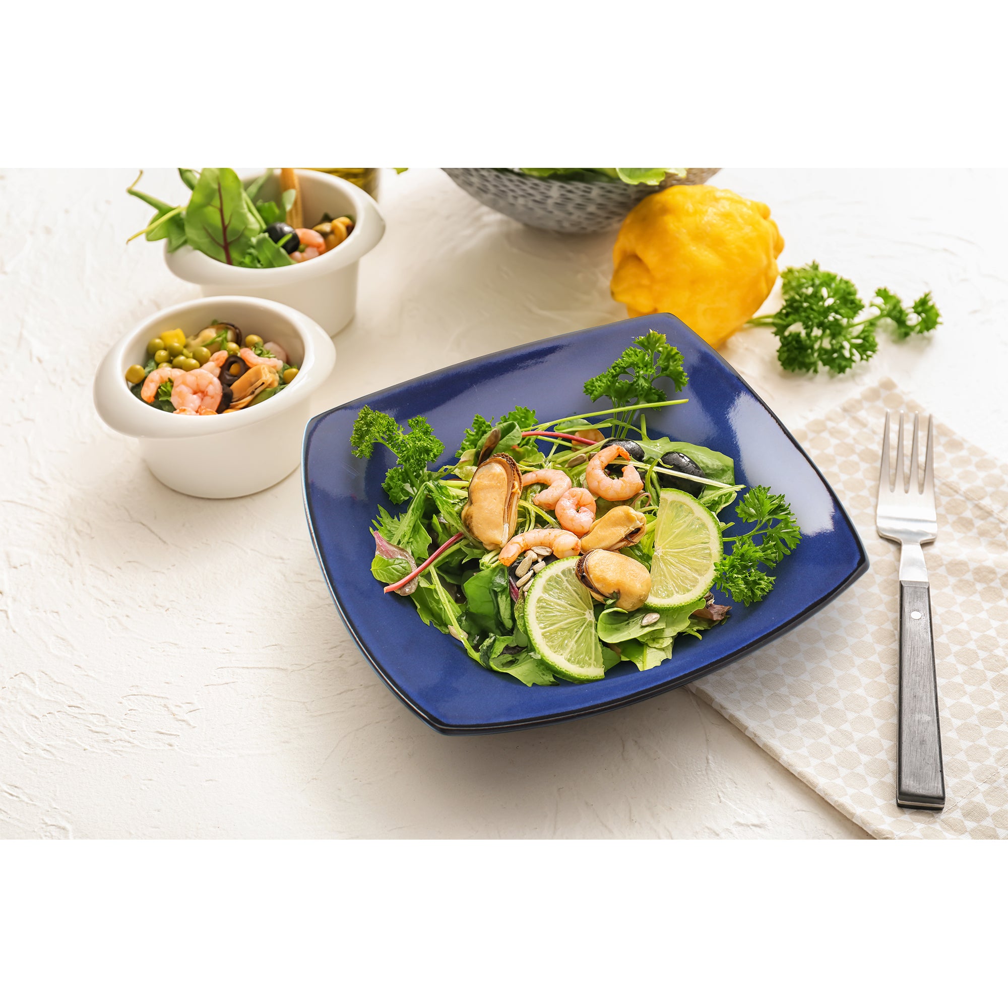 16-teiliges Geschirr Set Marsili Kollektion in modernem Design, bestehend aus Tellern, Schalen und Tassen, ideal für jeden Anlass.