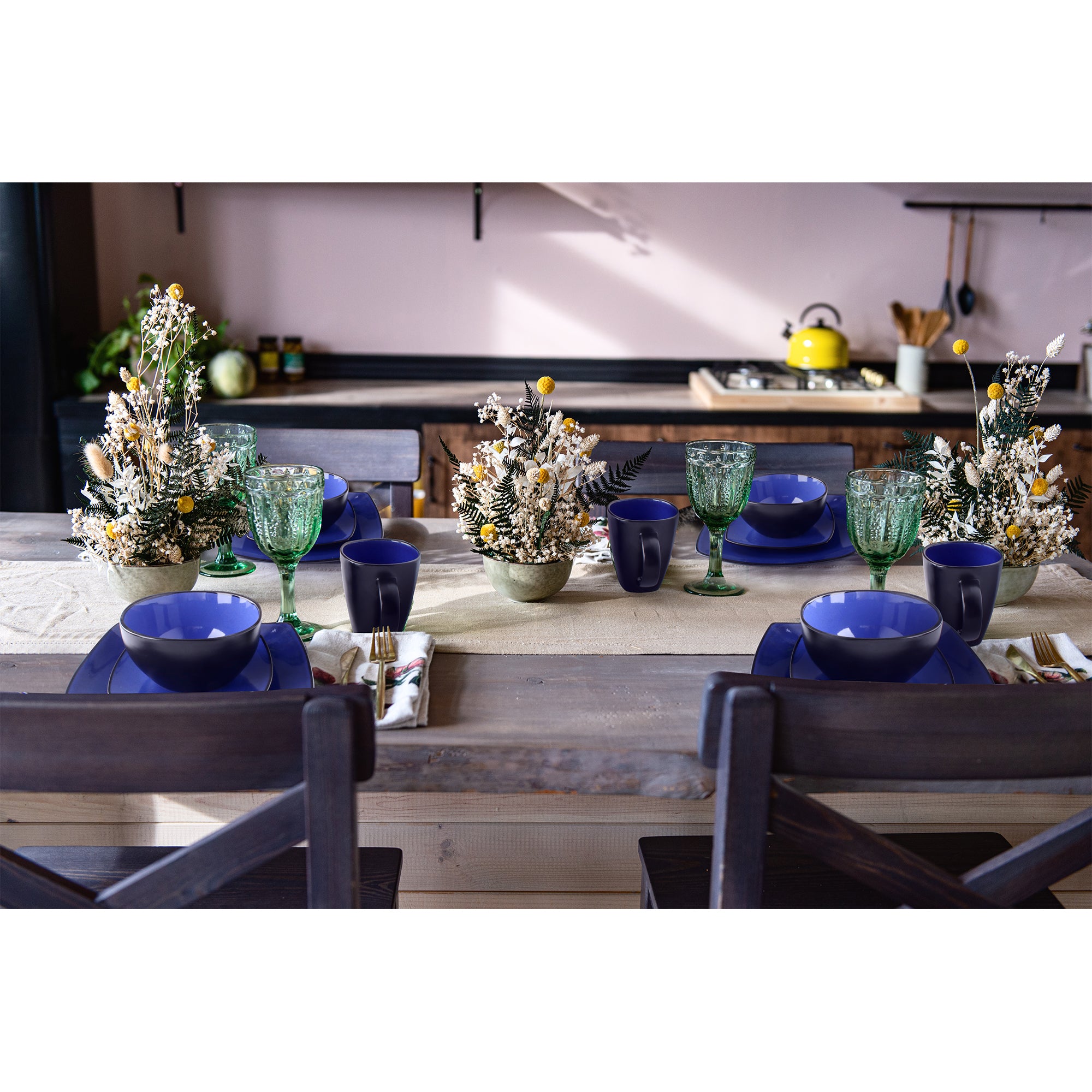 16-teiliges Geschirr Set Marsili Kollektion in modernem Design, bestehend aus Tellern, Schalen und Tassen, ideal für jeden Anlass.