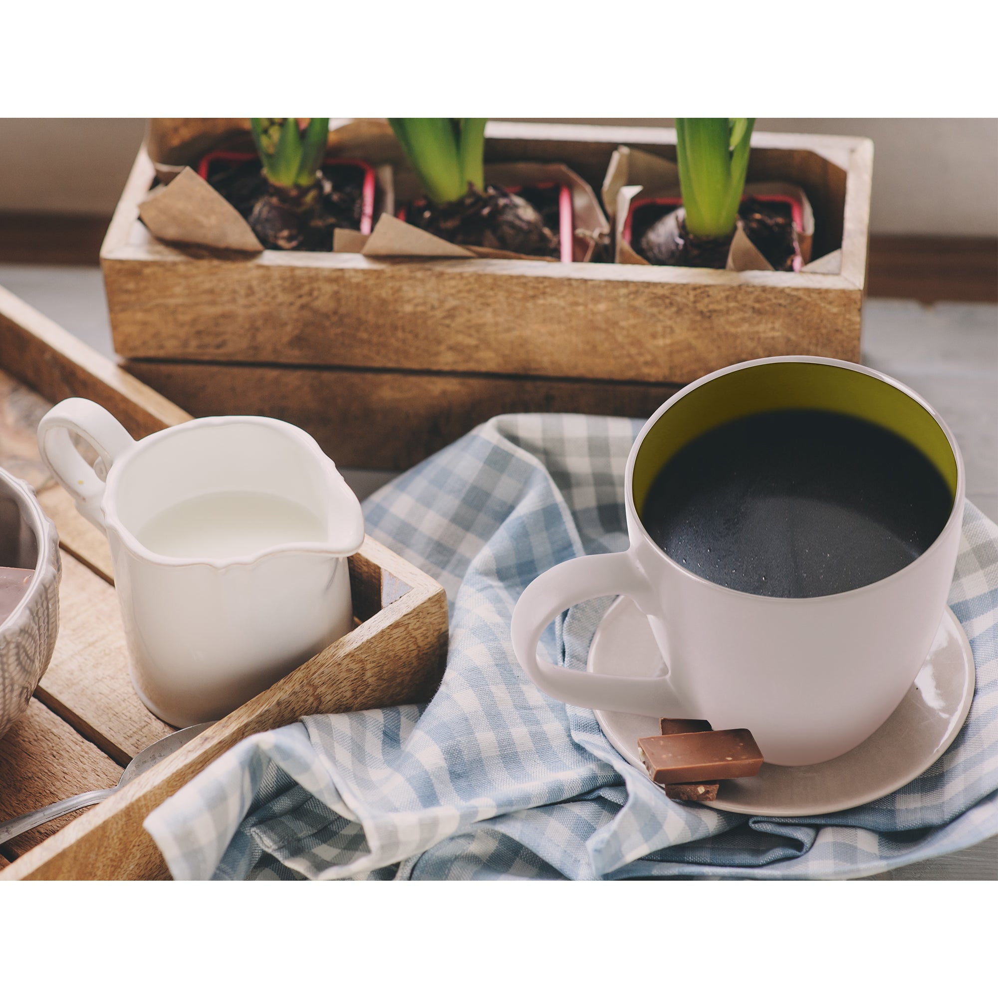 Kaffeetassen Set Le Papillon Kollektion in Weiß, bestehend aus 6 eleganten Steingut Tassen, ideal für Kaffee und Tee.