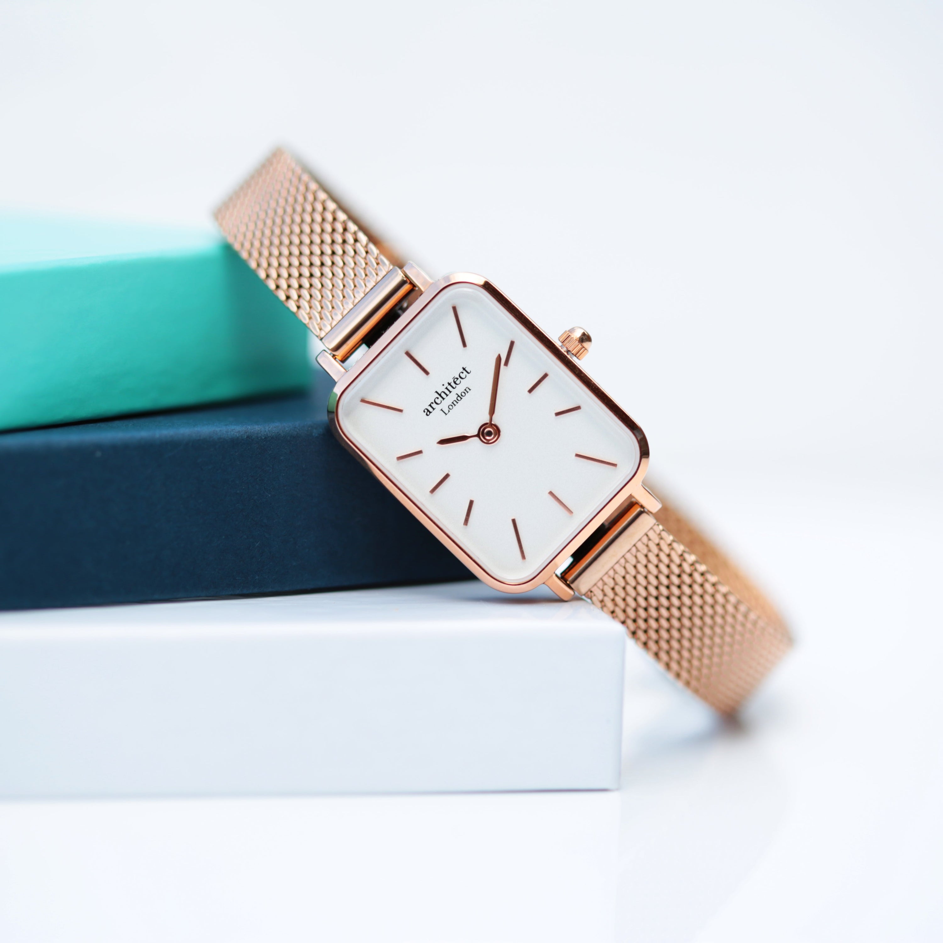 Ladies Architēct Lille watch in rose gold with a modern font engraving, featuring a stainless steel case and a handcrafted mesh strap.