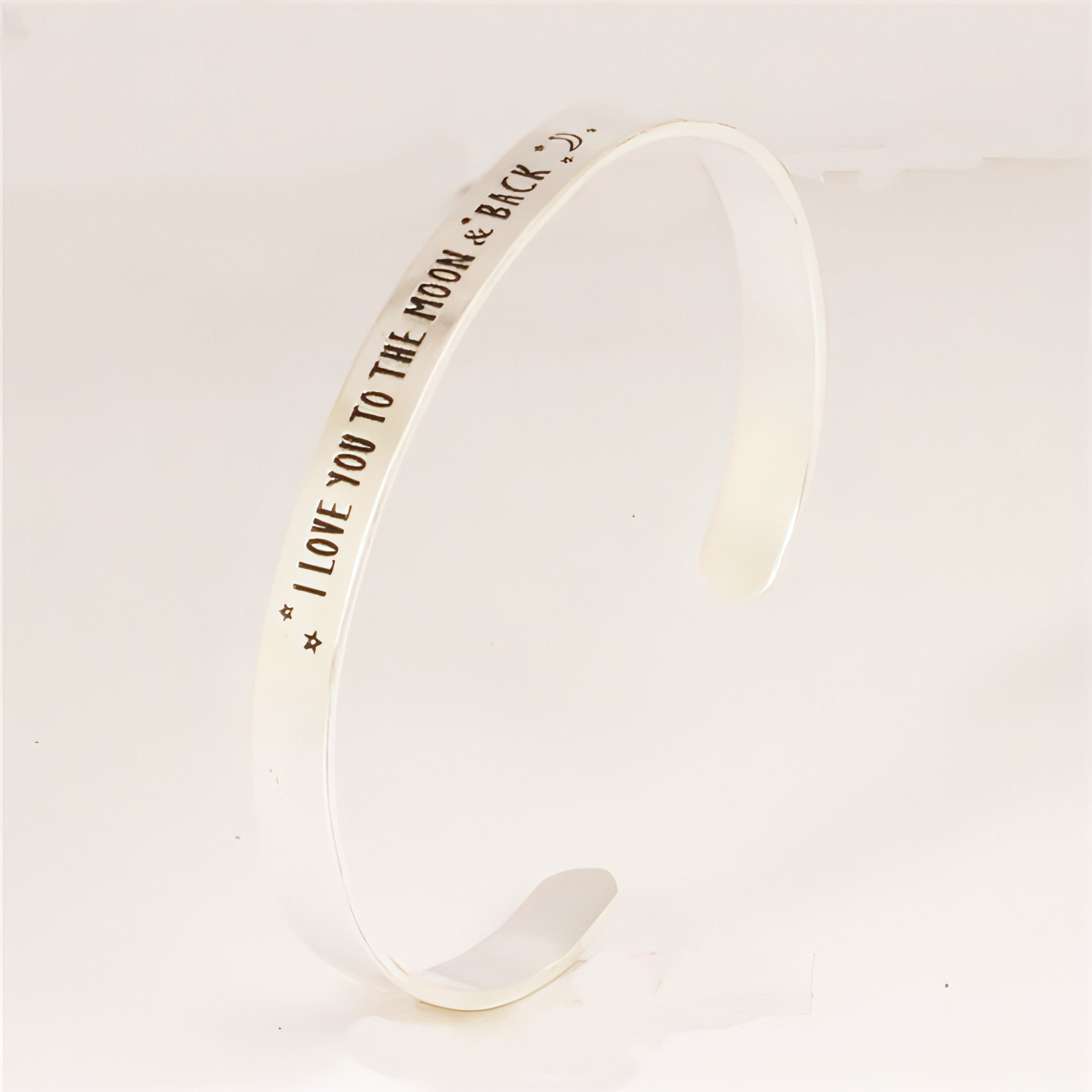 Size Adjustable Jewelry Lettering I Love You Bracelet in gold, silver, and rose gold finishes, showcasing its elegant design.
