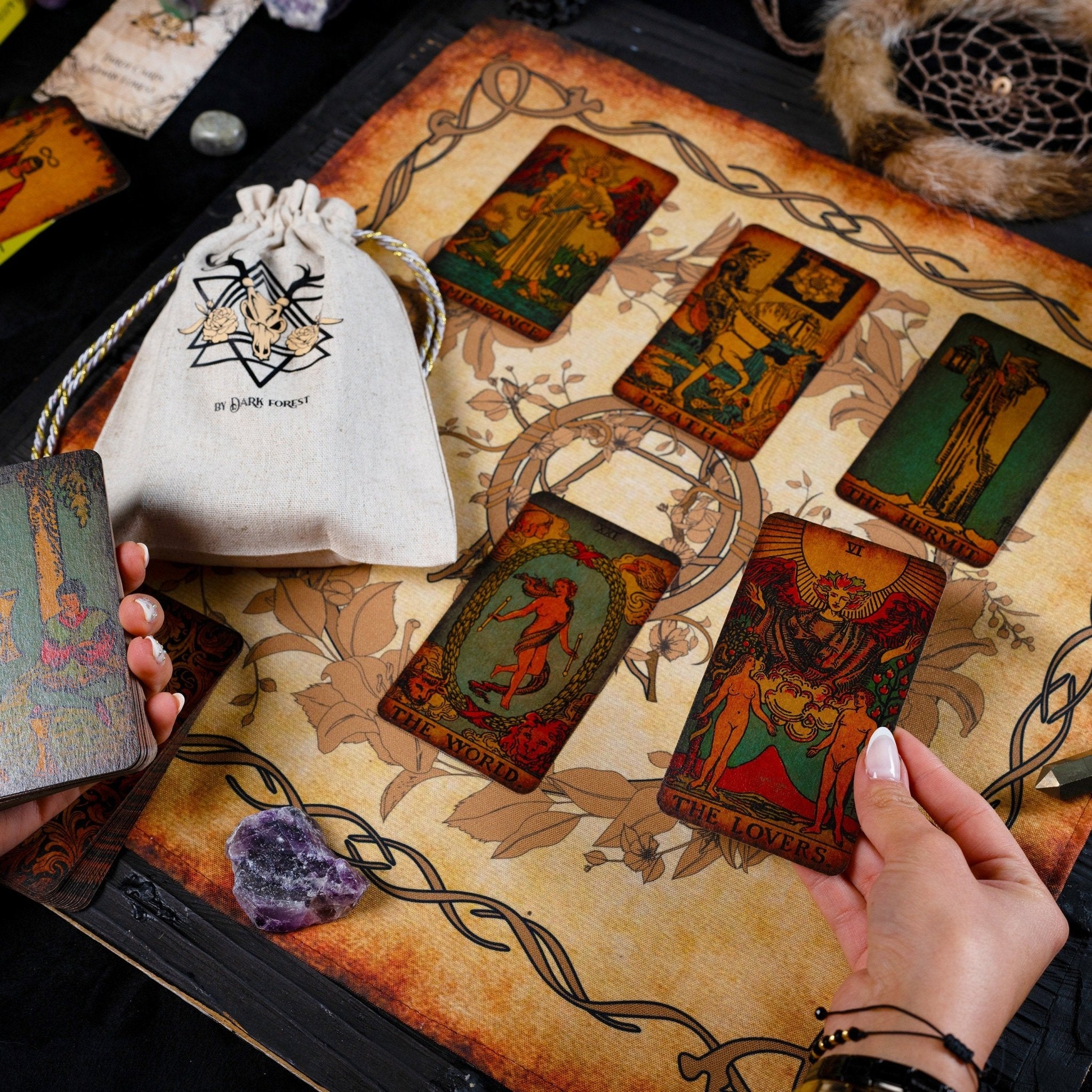 A stylish vintage bag for tarot cards made of premium linen, featuring a drawstring closure and elegant design.