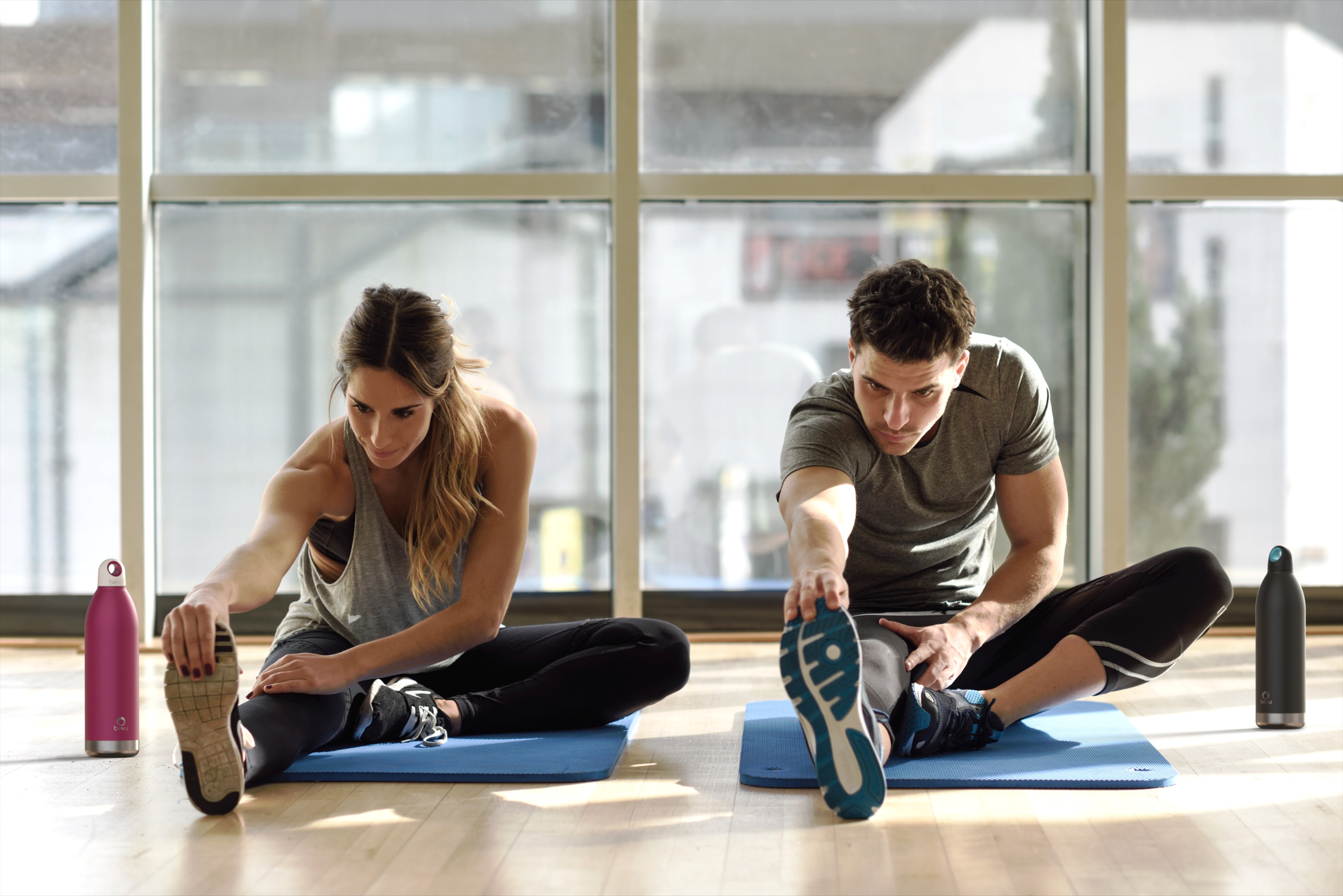 Bevu® Insulated Bottle in Plum color, showcasing its sleek design and double vacuum insulation features.