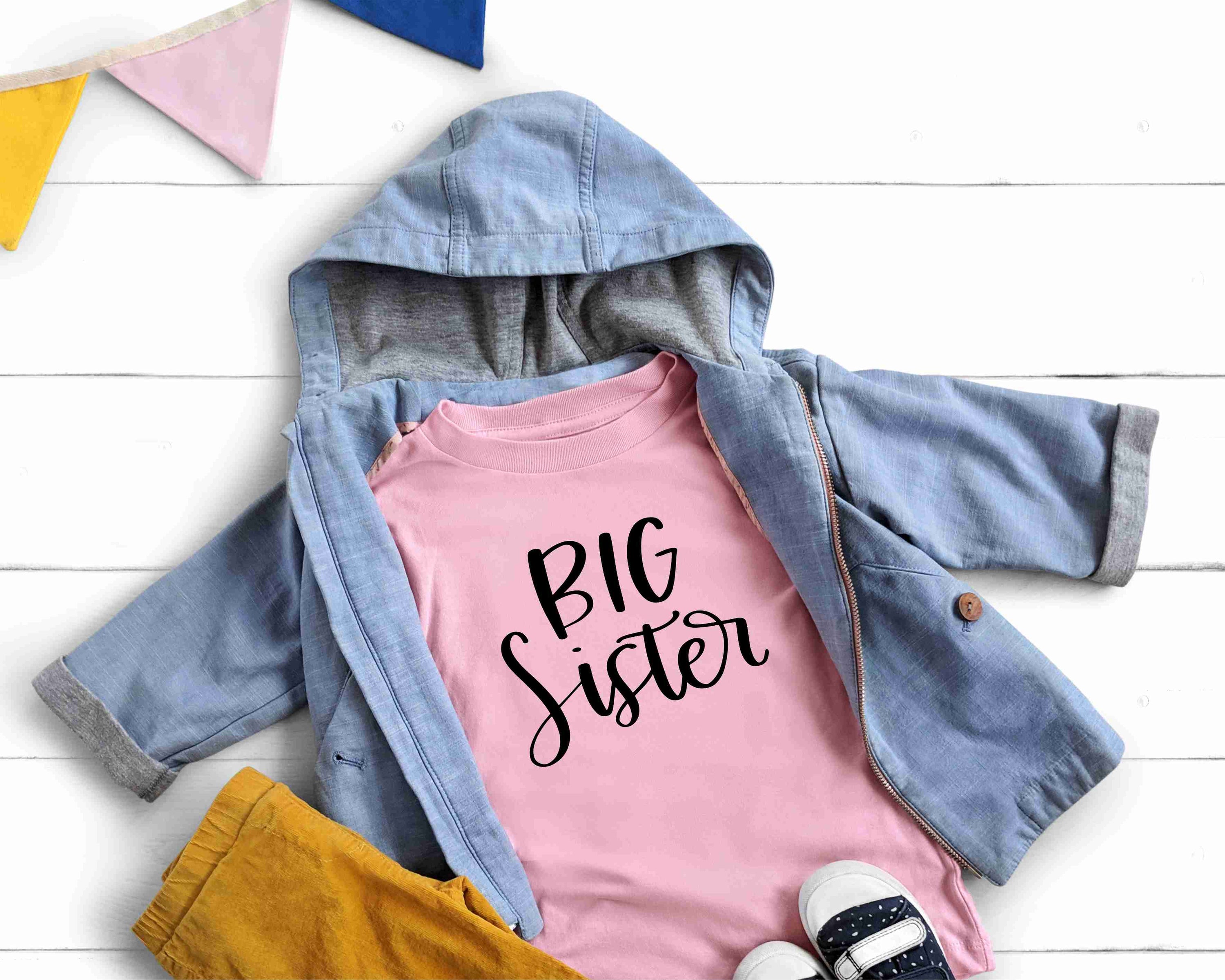 Big Sister Graphic Tee in soft cotton fabric, featuring a playful design, perfect for celebrating sibling love.