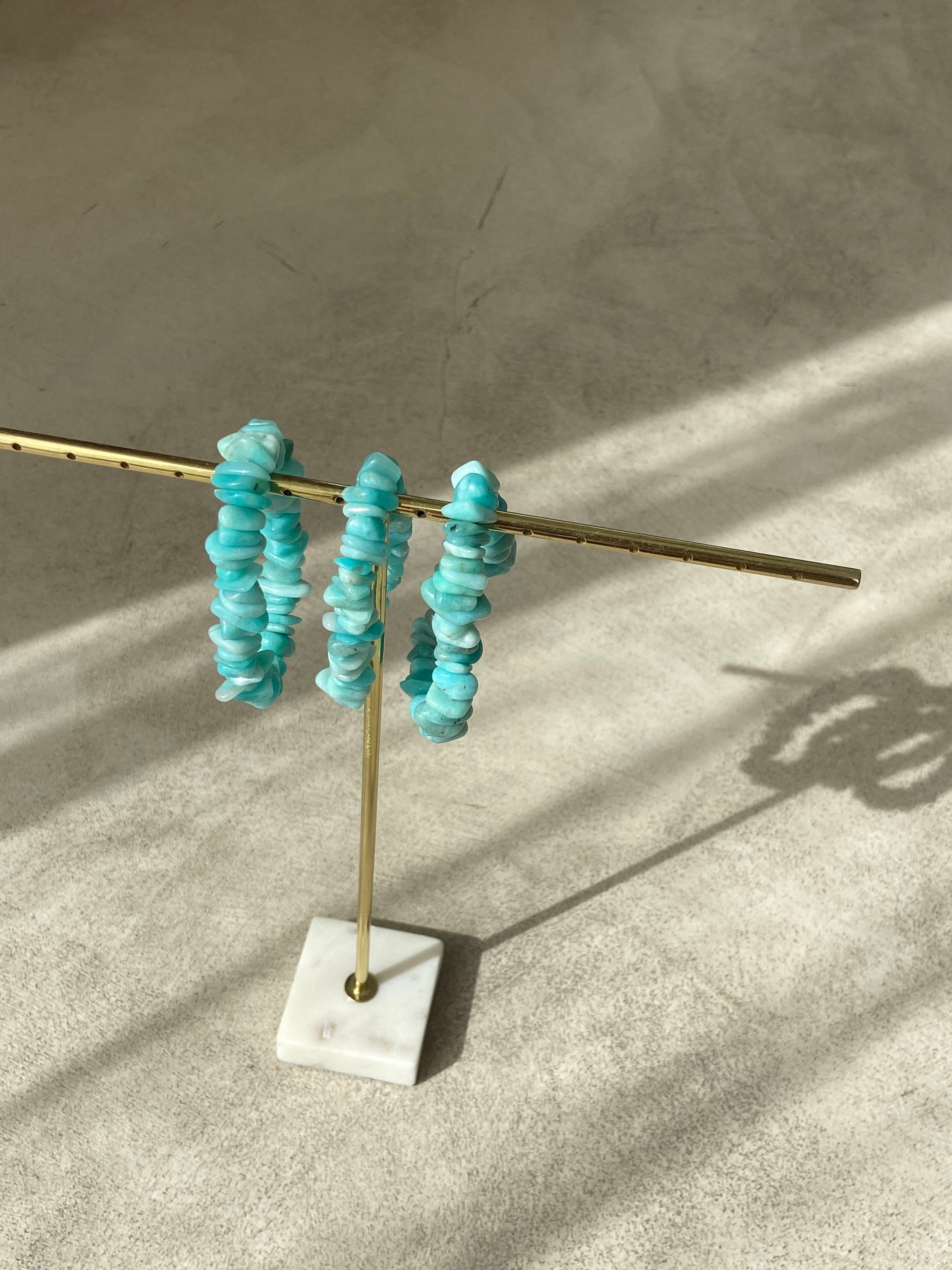 A beautiful bracelet made of large amazonite fragments, showcasing vibrant green and blue hues, perfect for energy and style.