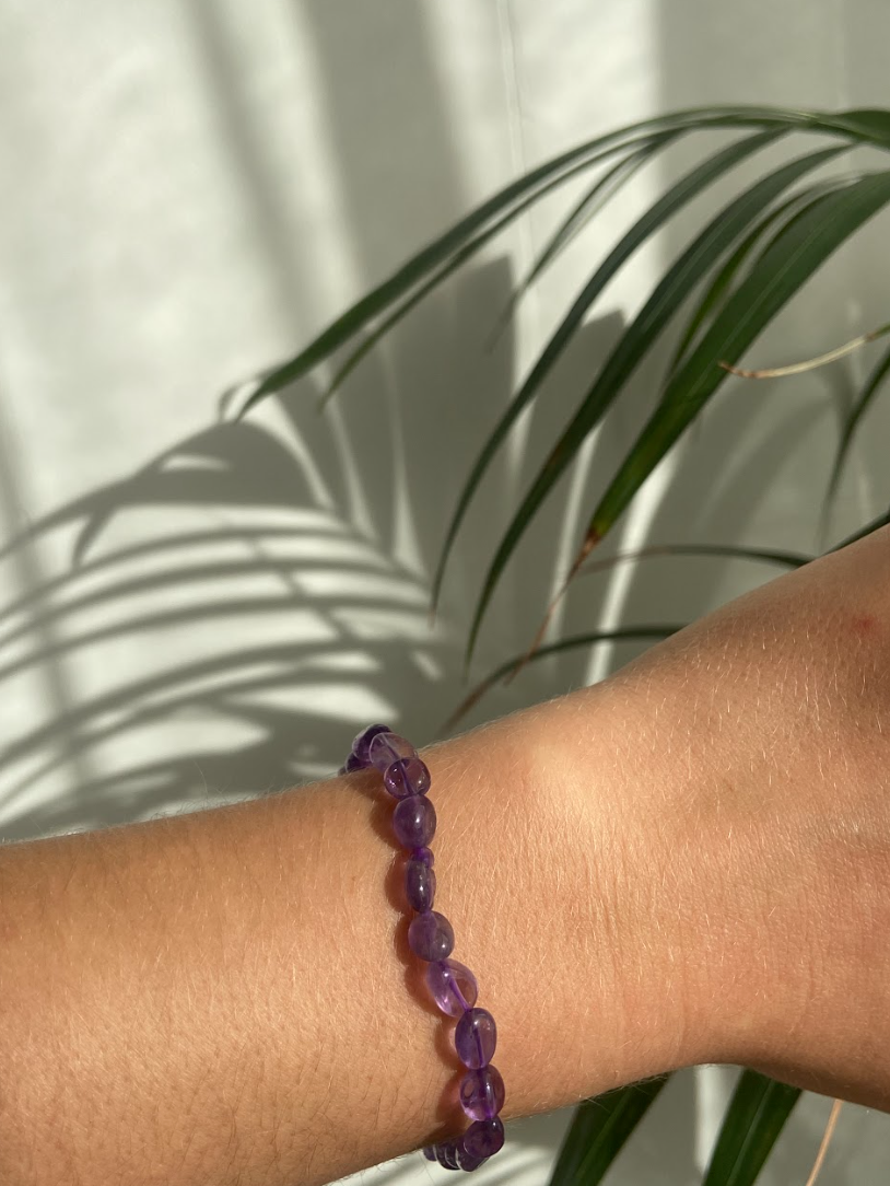Bracelet Galets Améthyste : Sagesse, composé de galets d'améthyste de couleur violette, symbolisant la sagesse et la sérénité.