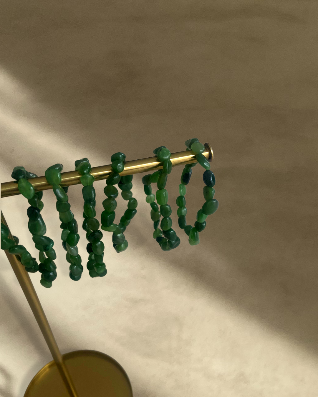 Elegant BRACELET GALETS JADE: DIGNITÉ showcasing smooth jade stones, symbolizing healing and self-respect.