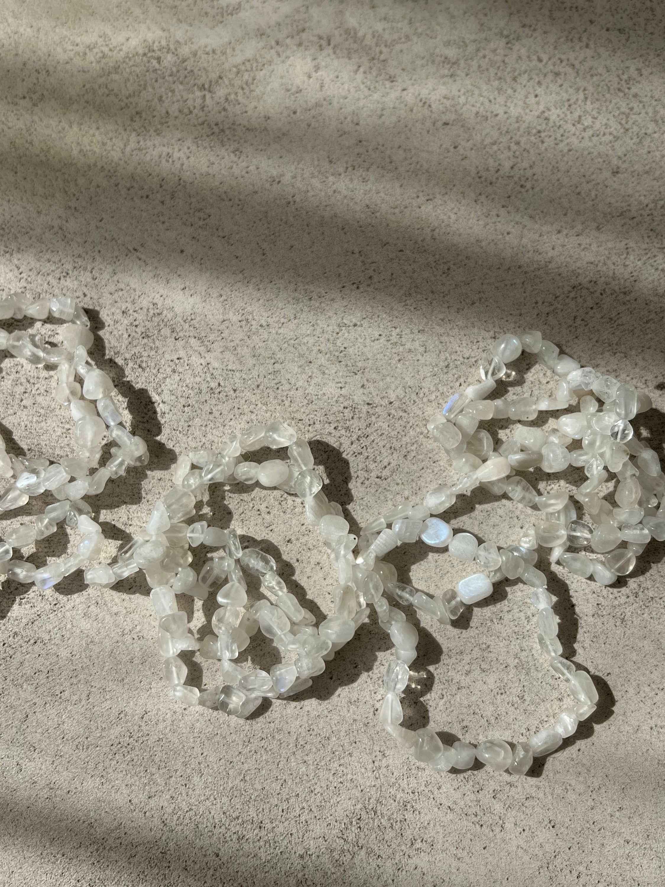 Elegant BRACELET GALETS PIERRE DE LUNE featuring shimmering moonstone beads, symbolizing harmony and emotional balance.