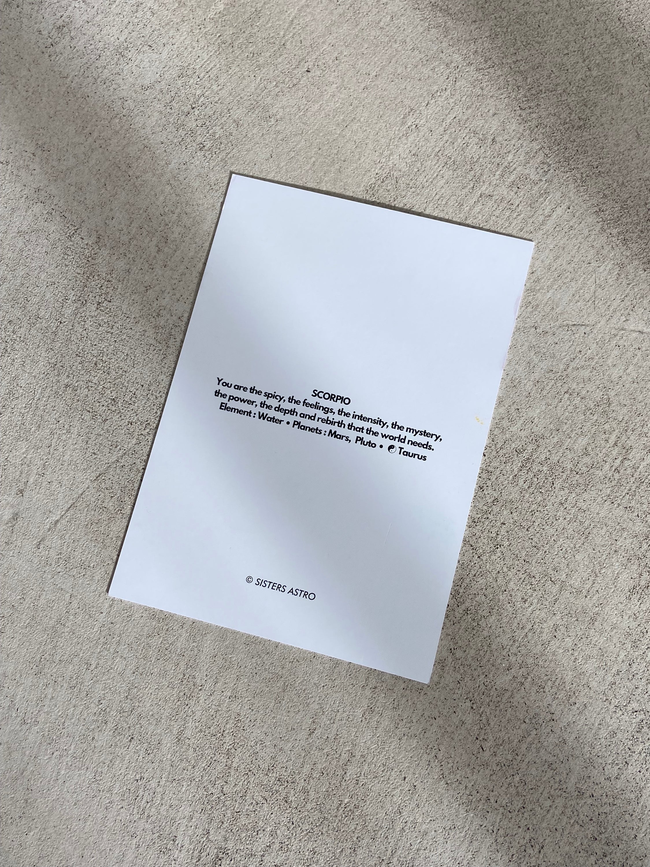 Carte astro BÉLIER avec description et éléments astrologiques, couleur du signe sur le recto.