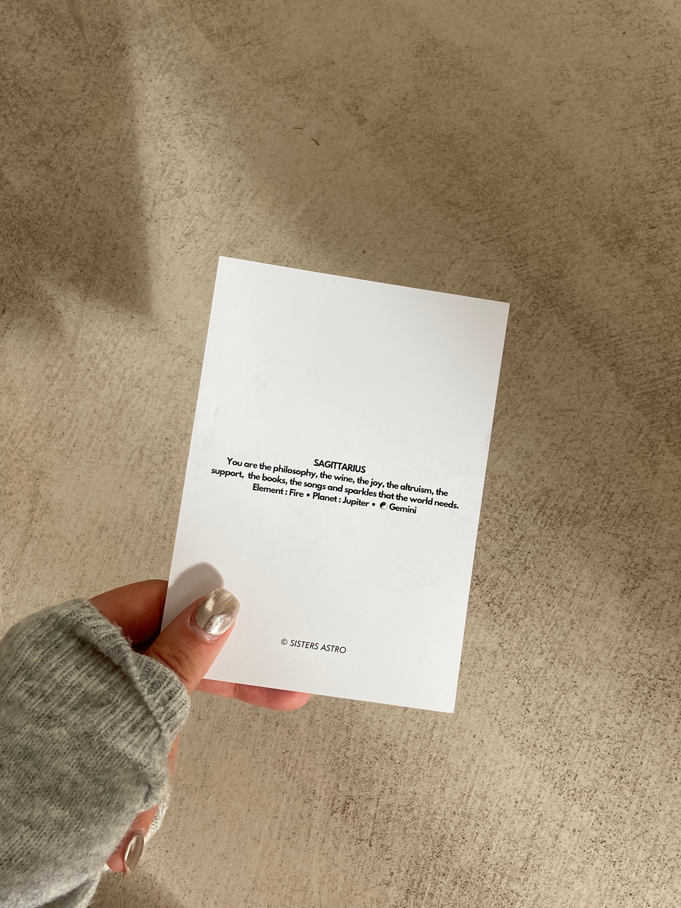 Carte astro BÉLIER avec description et éléments astrologiques, couleur du signe sur le recto.