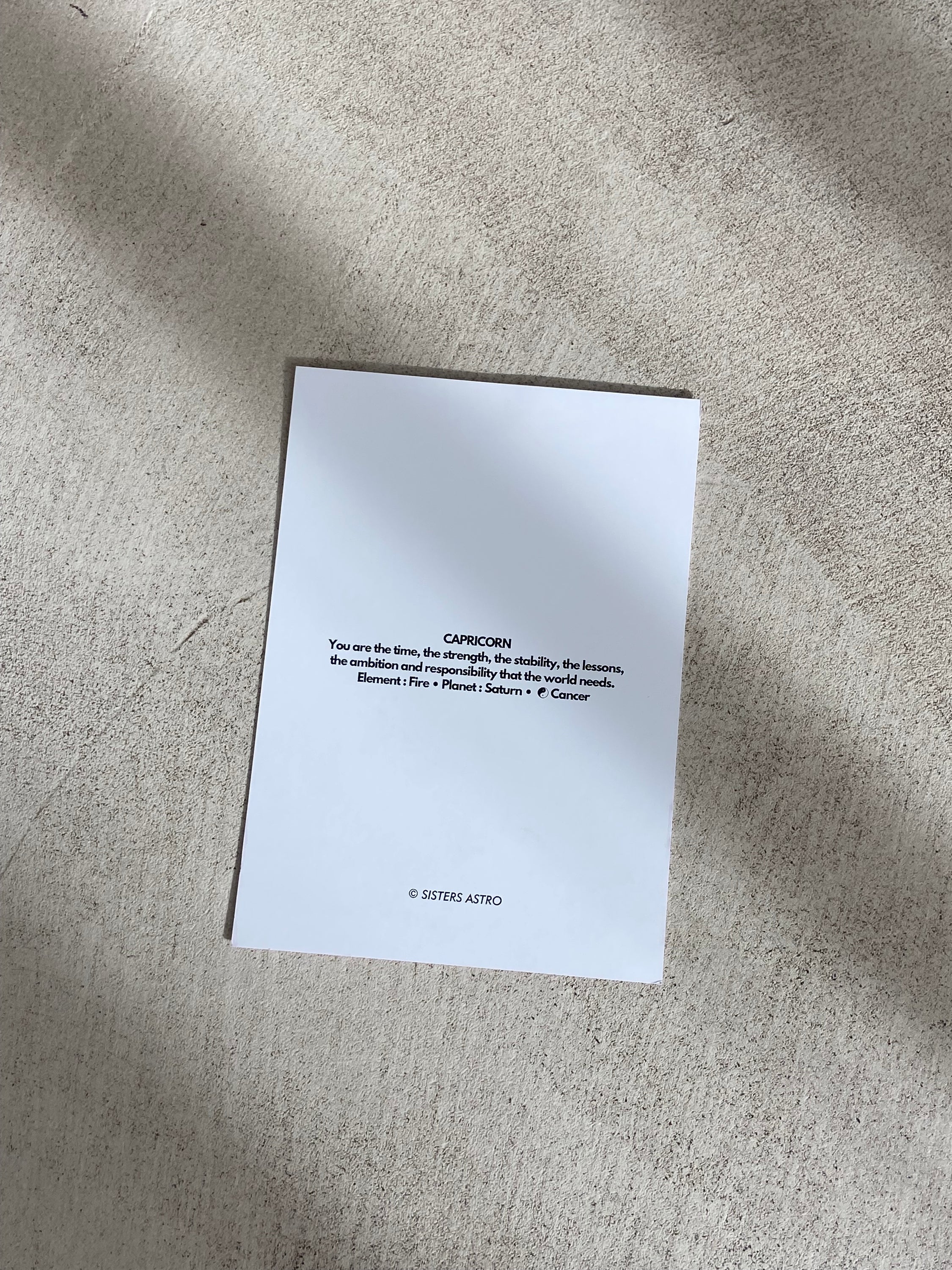 Carte astro BÉLIER avec description et éléments astrologiques, couleur du signe sur le recto.