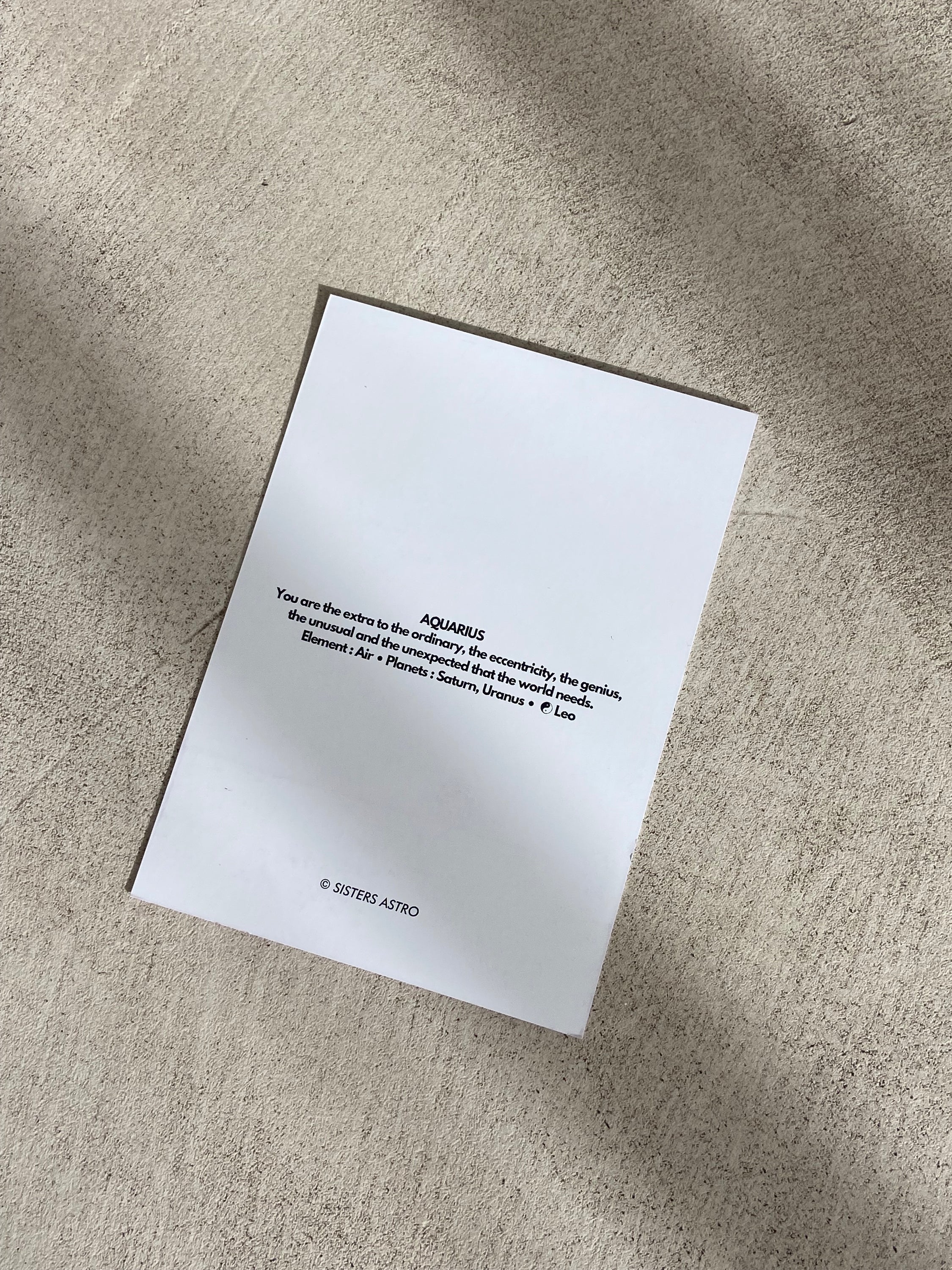 Carte astro BÉLIER avec description et éléments astrologiques, couleur du signe sur le recto.