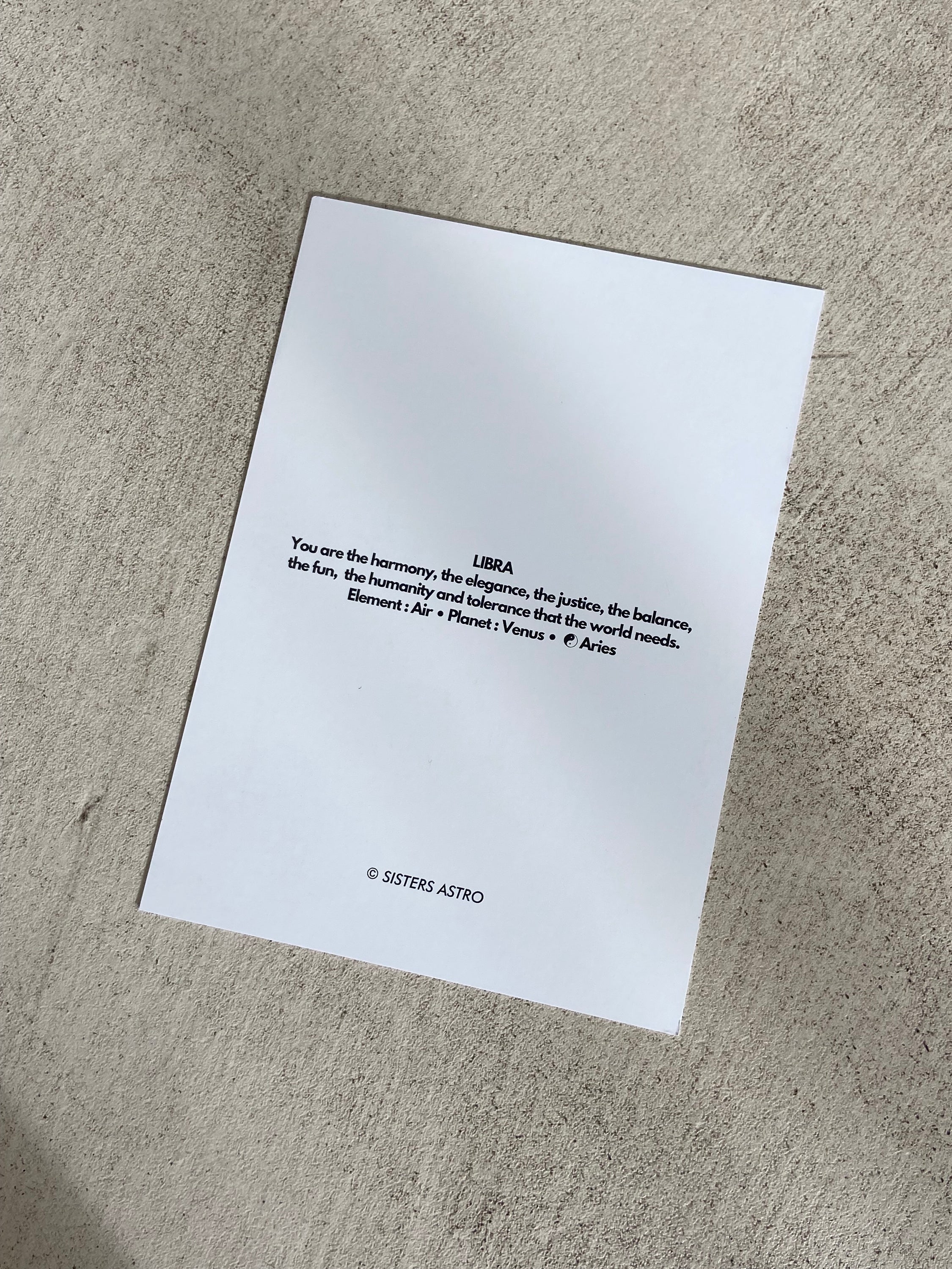 Carte astro BÉLIER avec description et éléments astrologiques, couleur du signe sur le recto.