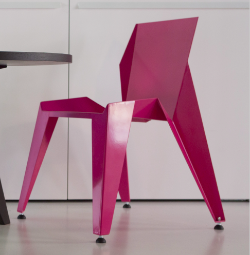 EDGE Chair in Magenta, a modern aluminum chair suitable for indoor and outdoor use, showcasing its sleek design and vibrant color.