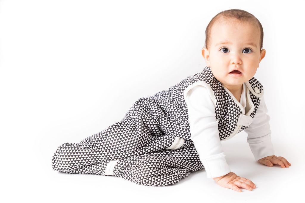 GREENWICH Wearable Baby Sleep Bag in lightweight organic cotton, featuring a right shoulder snap closure and elegant design.