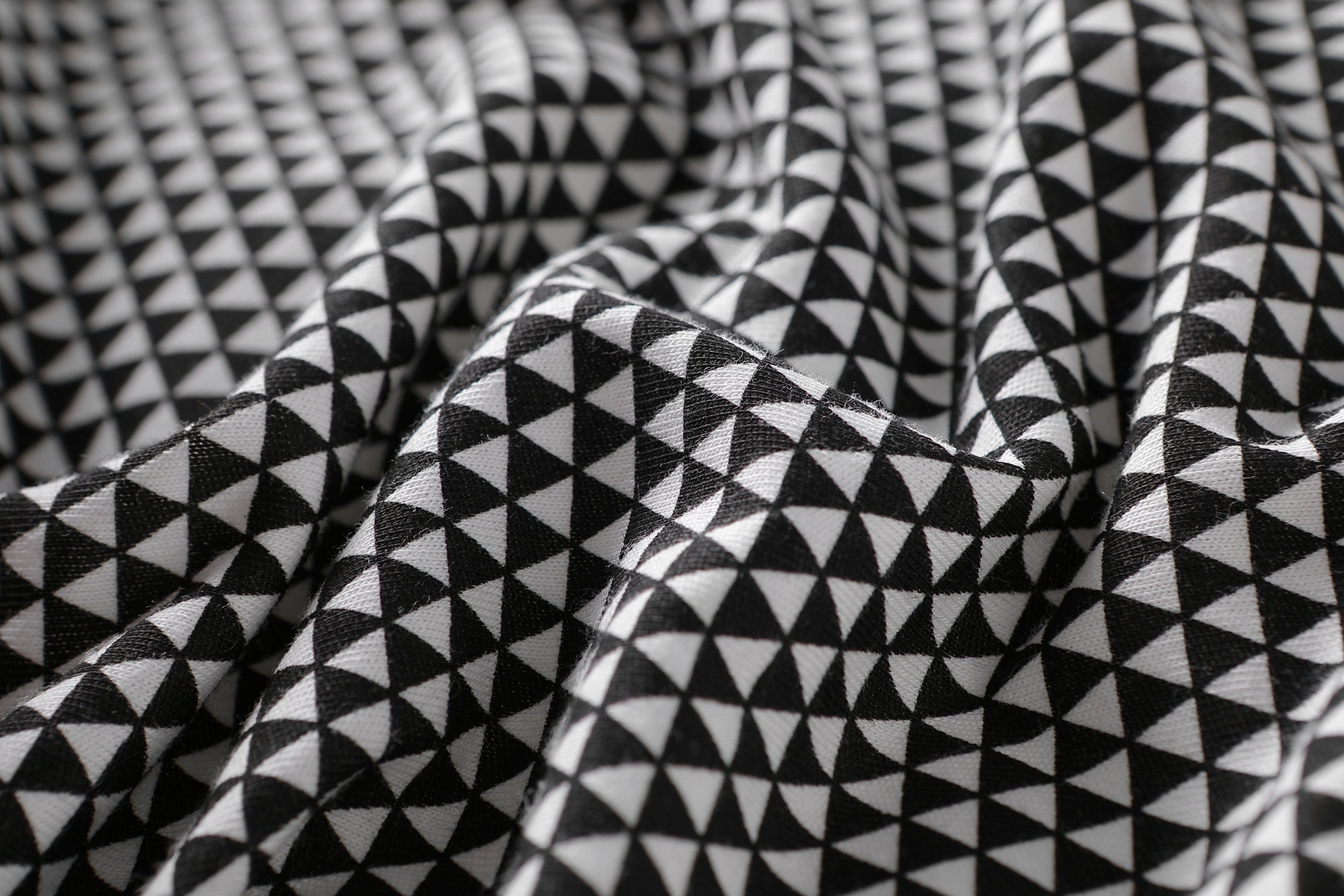 GREENWICH Wearable Baby Sleep Bag in lightweight organic cotton, featuring a right shoulder snap closure and elegant design.