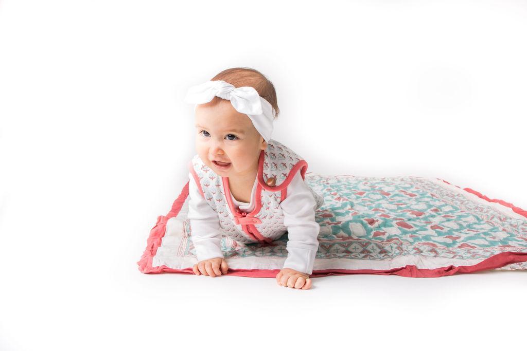 MIAMI Wearable Baby Sleep Bag in lightweight organic cotton, designed for safe and cozy sleep for babies in tropical climates.