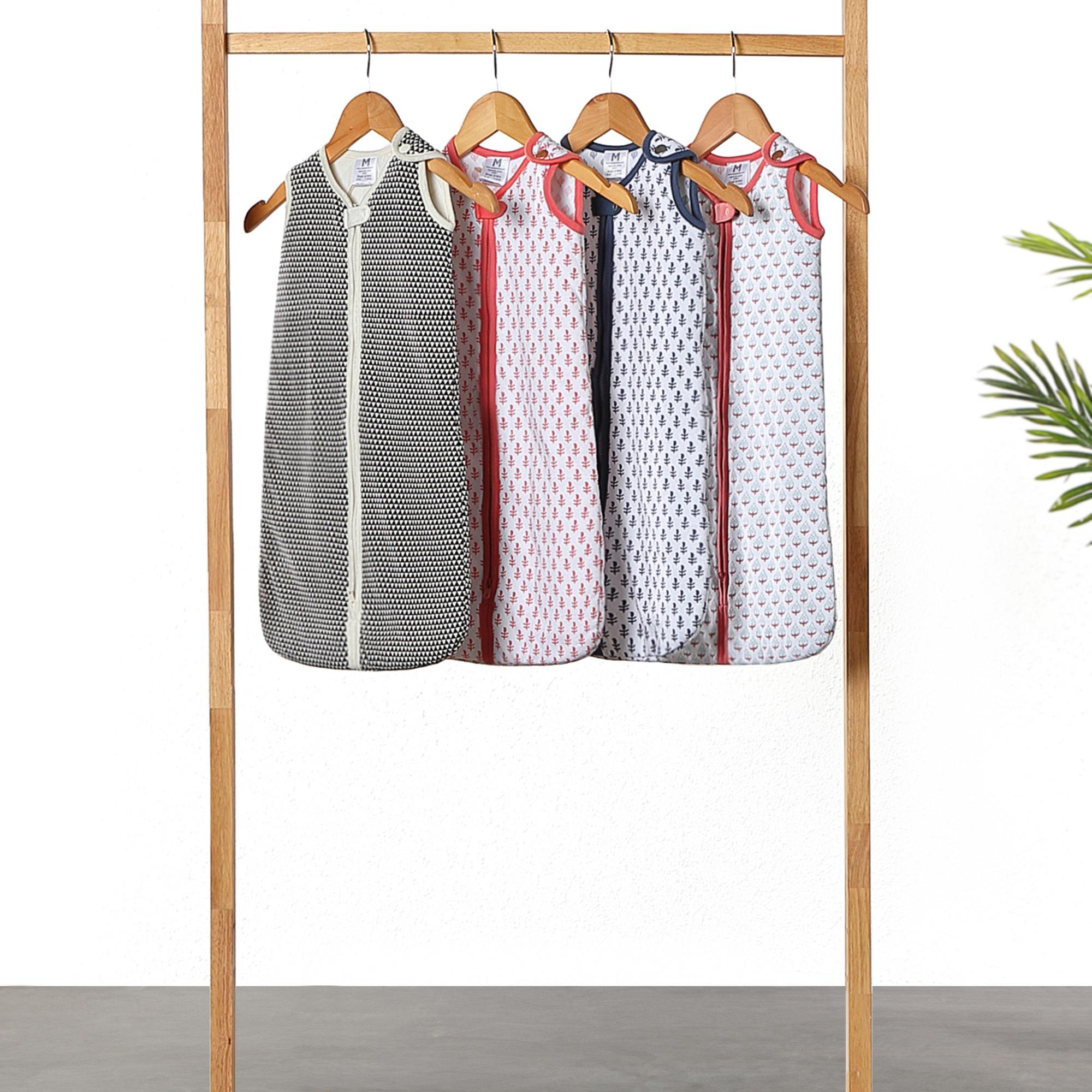 MIAMI Wearable Baby Sleep Bag in lightweight organic cotton, designed for safe and cozy sleep for babies in tropical climates.