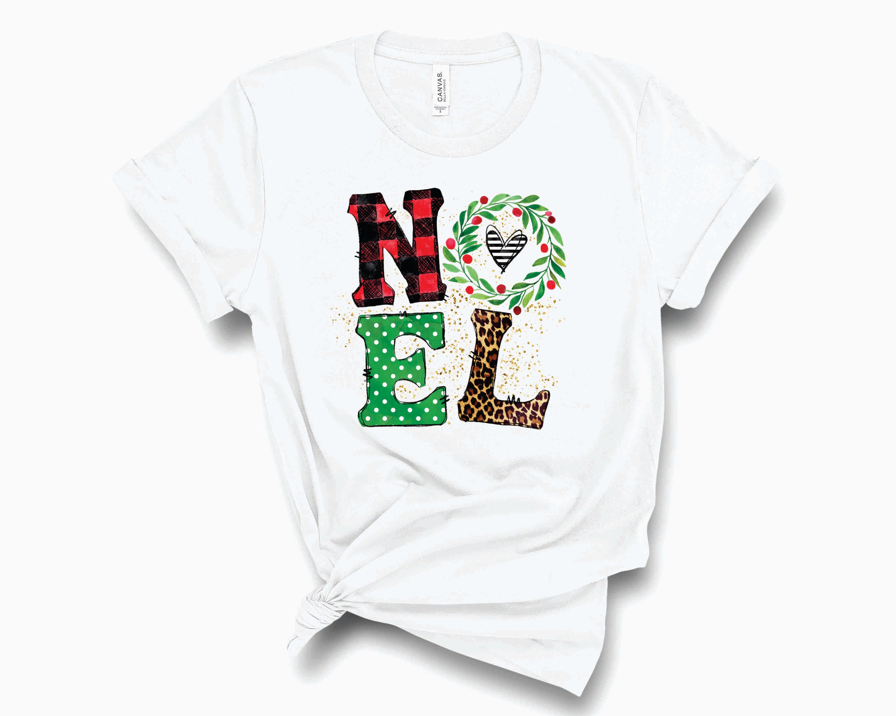A unisex graphic tee featuring a heart-shaped wreath design, perfect for holiday celebrations.