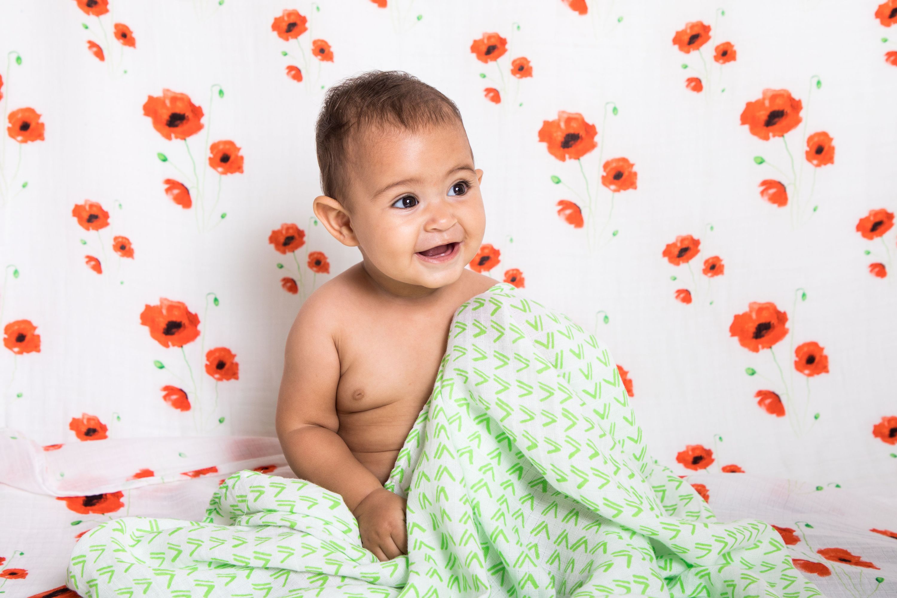 A soft and breathable ORGANIC SNUG BLANKET - POPPY made from four layers of organic cotton muslin, perfect for snuggling.